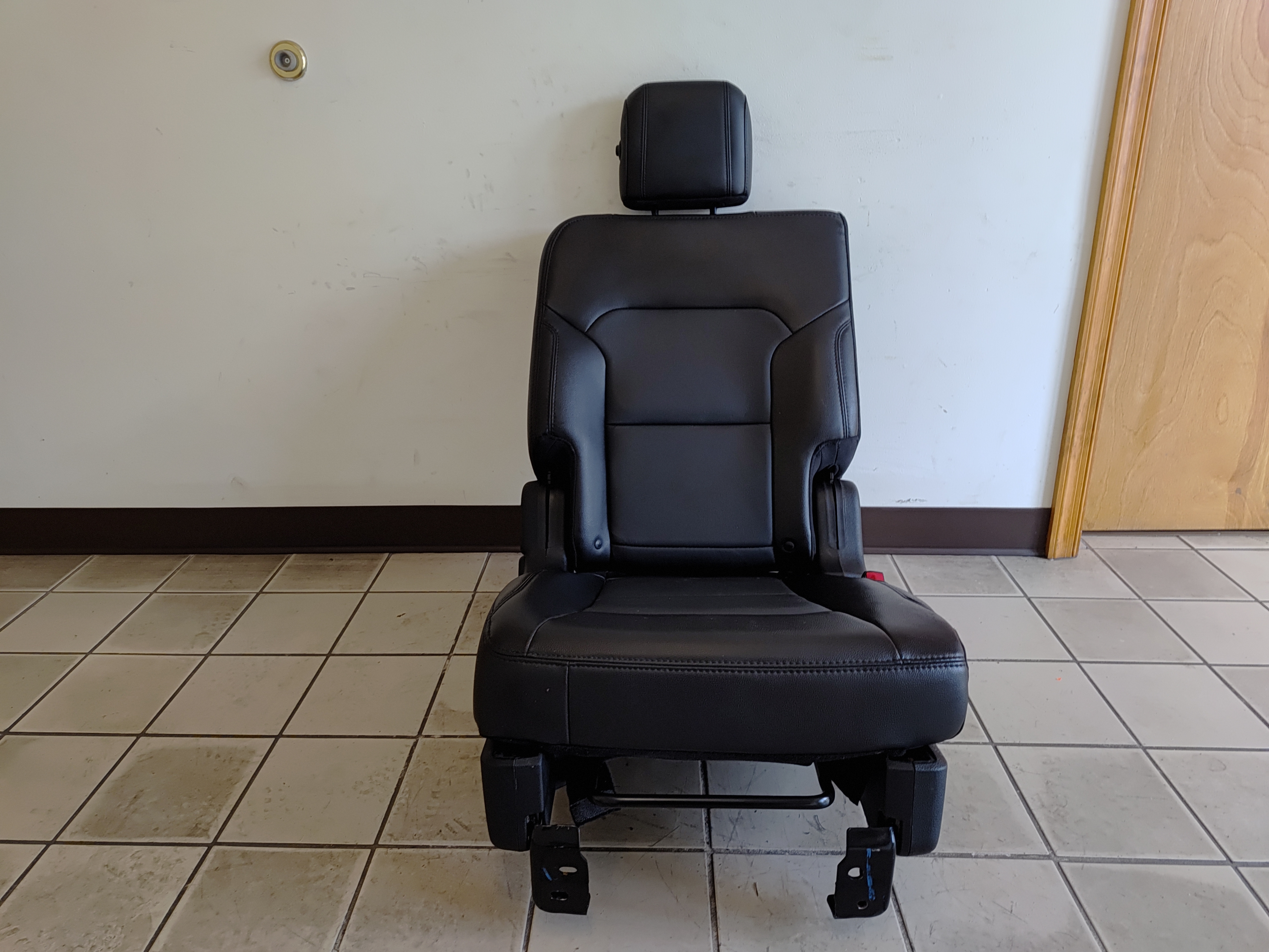 2016-19 Ford Explorer XLT Second Row Right Passenger Side Leather Seat OEM Black