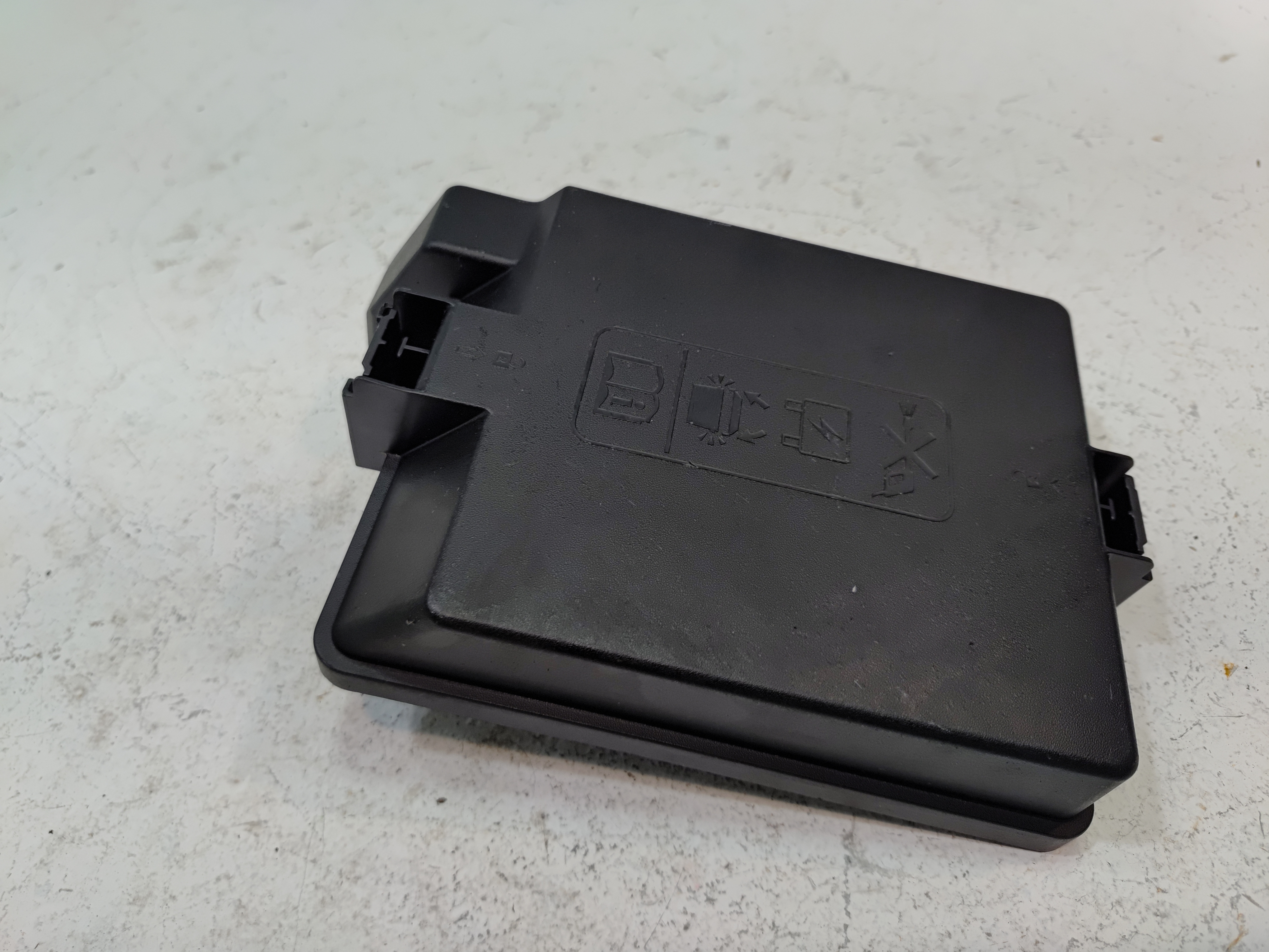 2024-2025 BUICK ENVISTA ENGINE BAY FUSE BOX COVER LID OEM