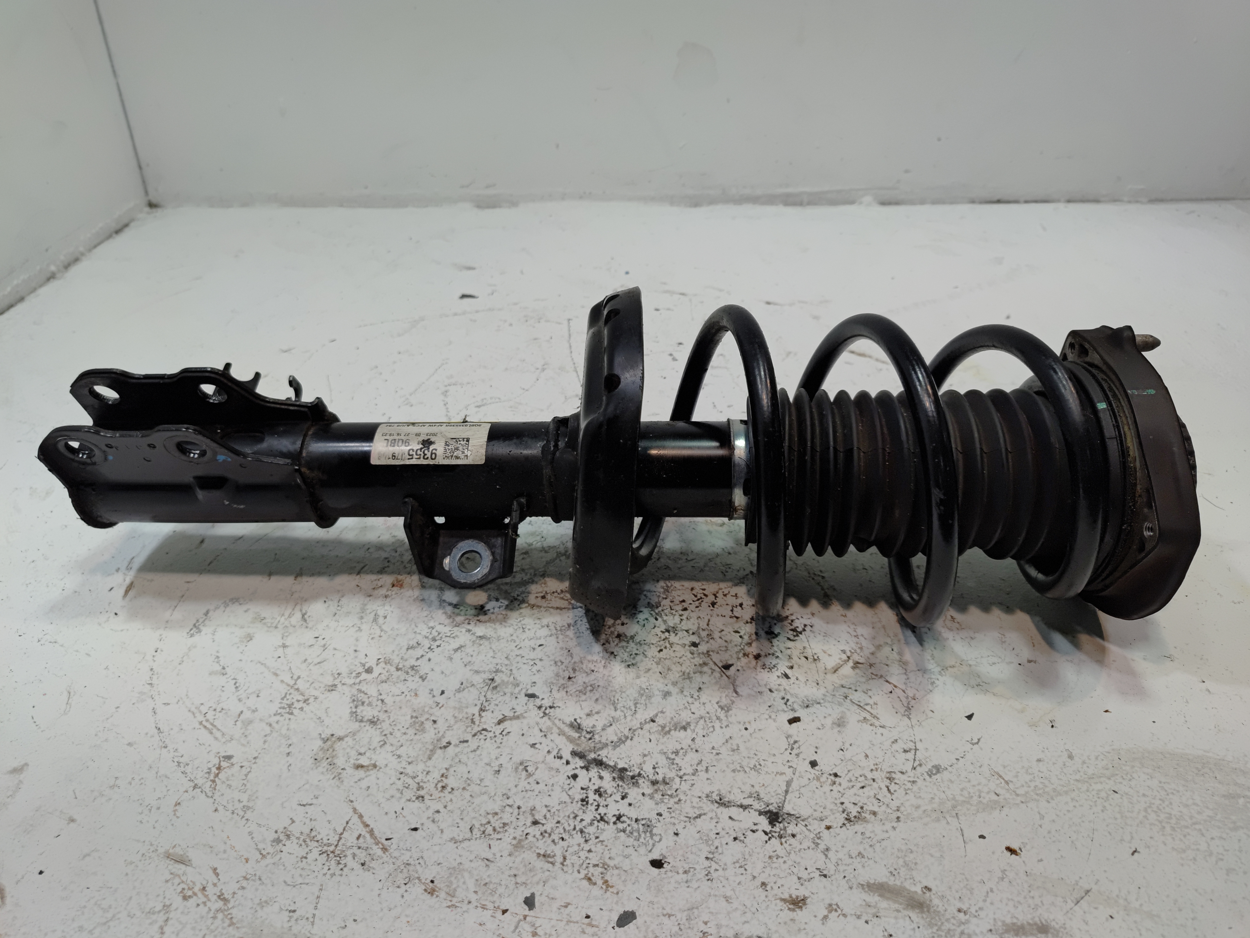 2024-2025 BUICK ENVISTA FRONT LEFT DRIVER SHOCK ABSORBER STRUT OEM