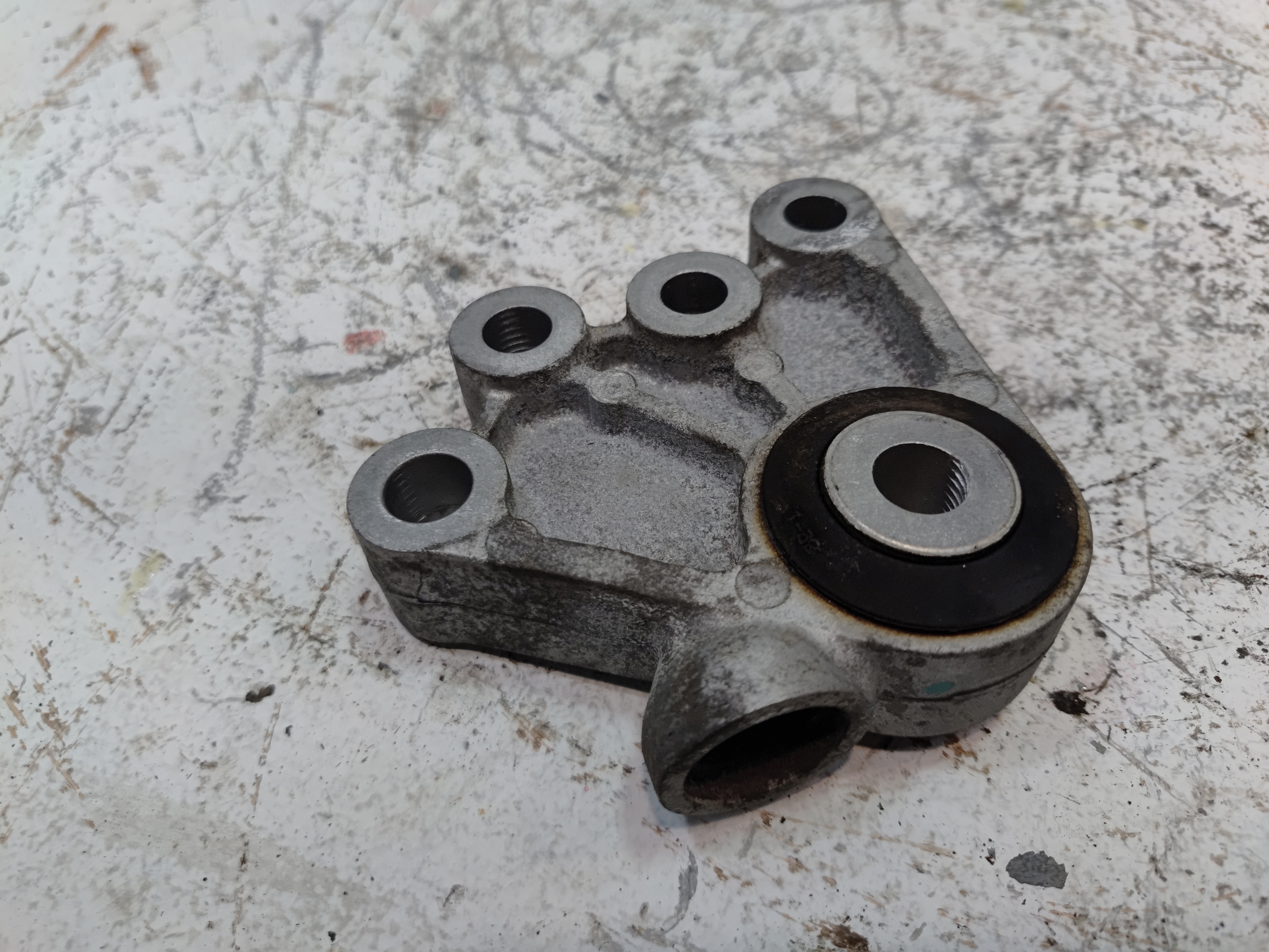 2024-2025 BUICK ENVISTA 1.2L TRANSMISSION MOUNT SUPPORT BRACKET OEM