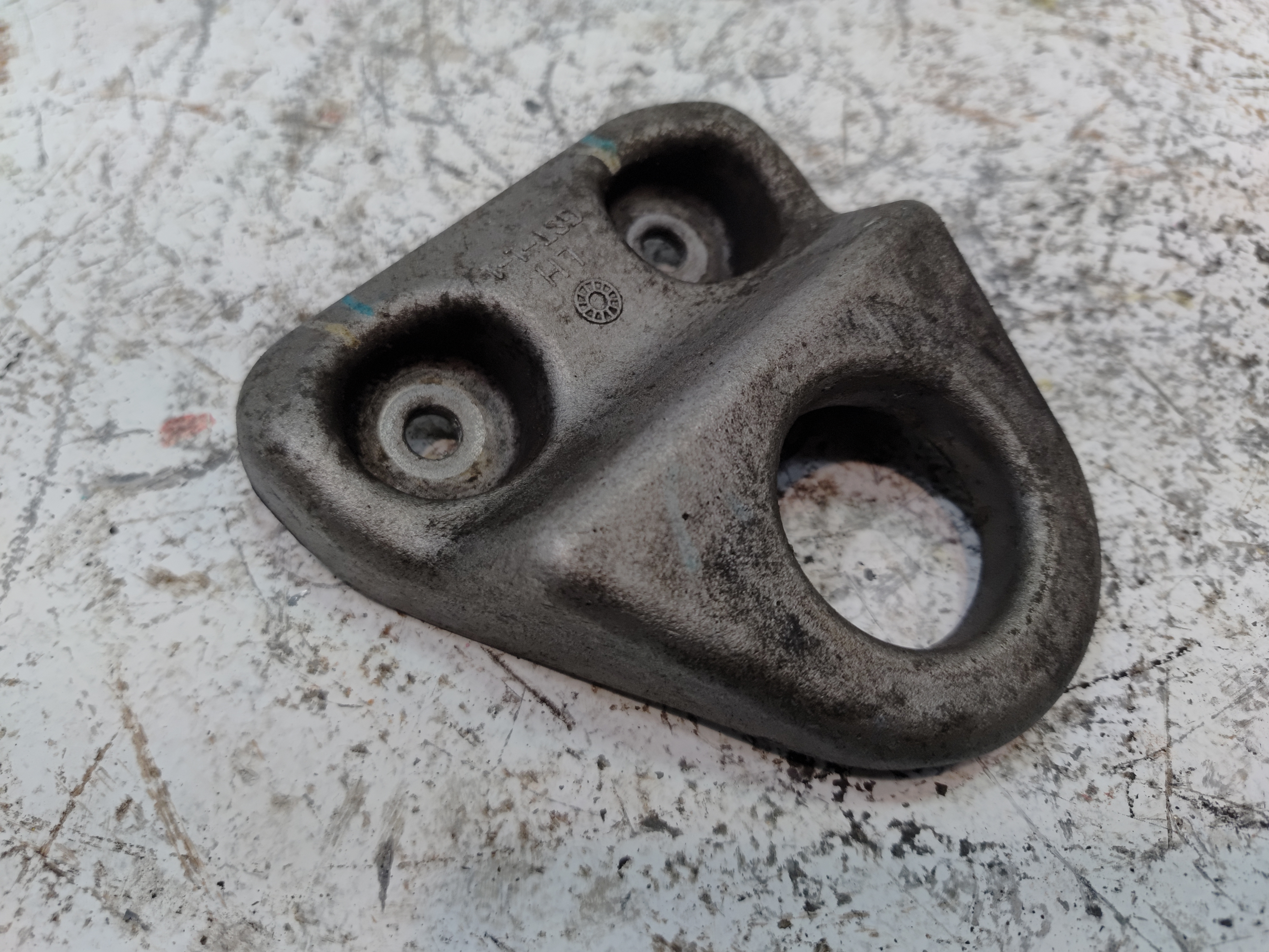 2024-2025 BUICK ENVISTA FRONT SUBFRAME DRIVER SIDE MOUNT SUPPORT BRACKET OEM