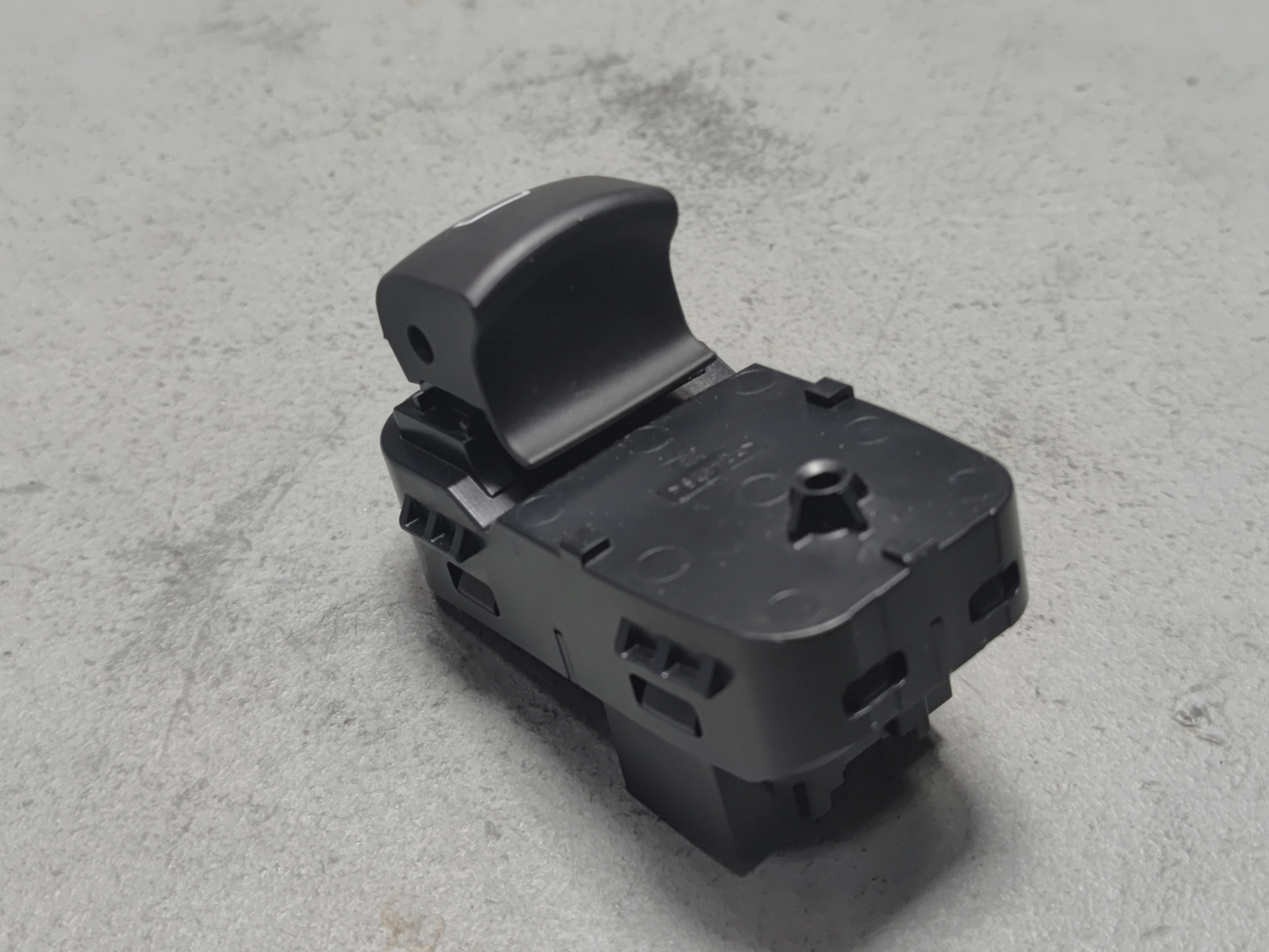 2024-2025 BUICK ENVISTA REAR LEFT OR RIGHT SIDE DOOR WINDOW SWITCH OEM