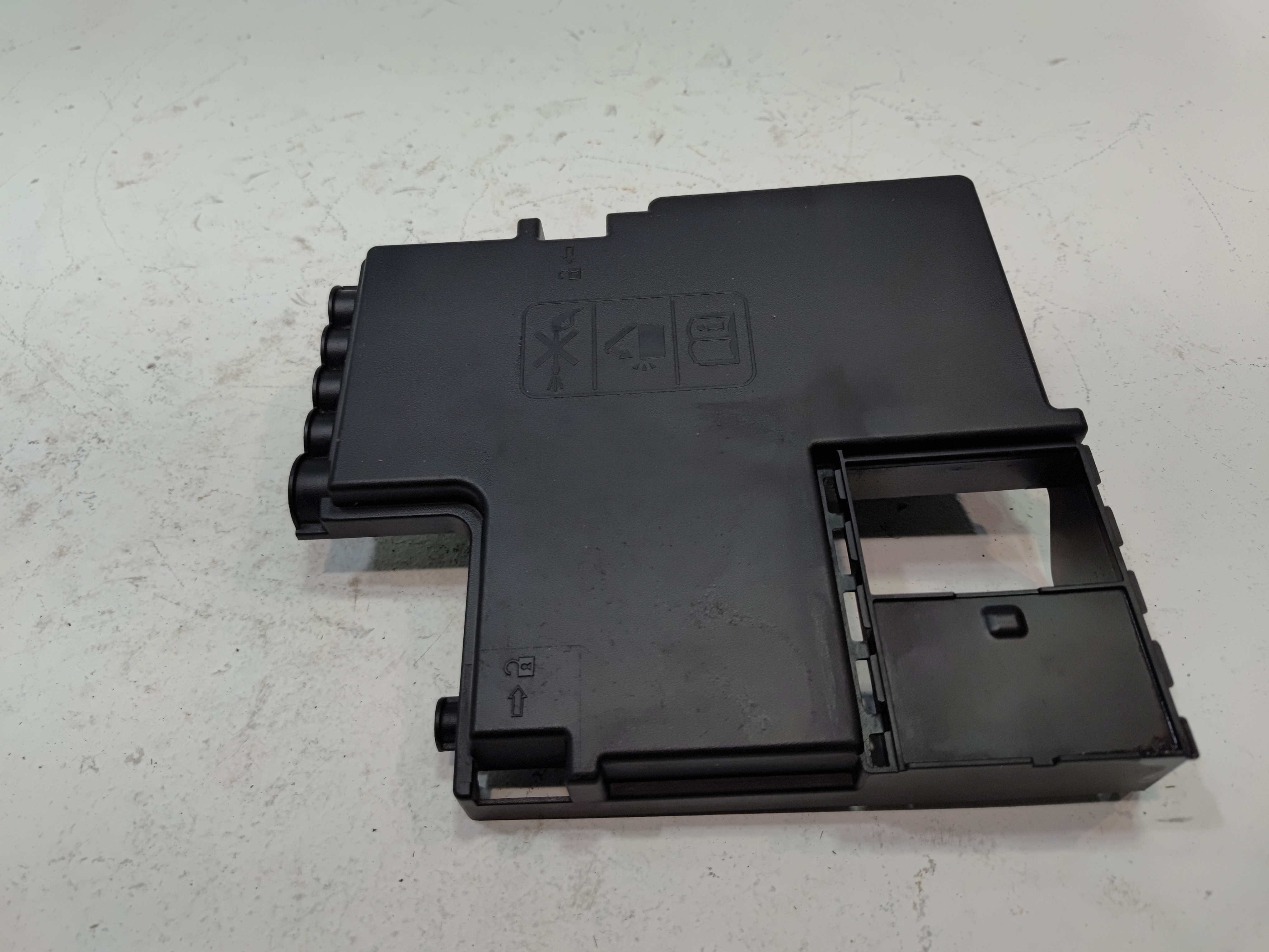 2024-2025 BUICK ENVISTA FRONT RIGHT PASSENGER SIDE DOOR LOWER MOLDING COVER OEM