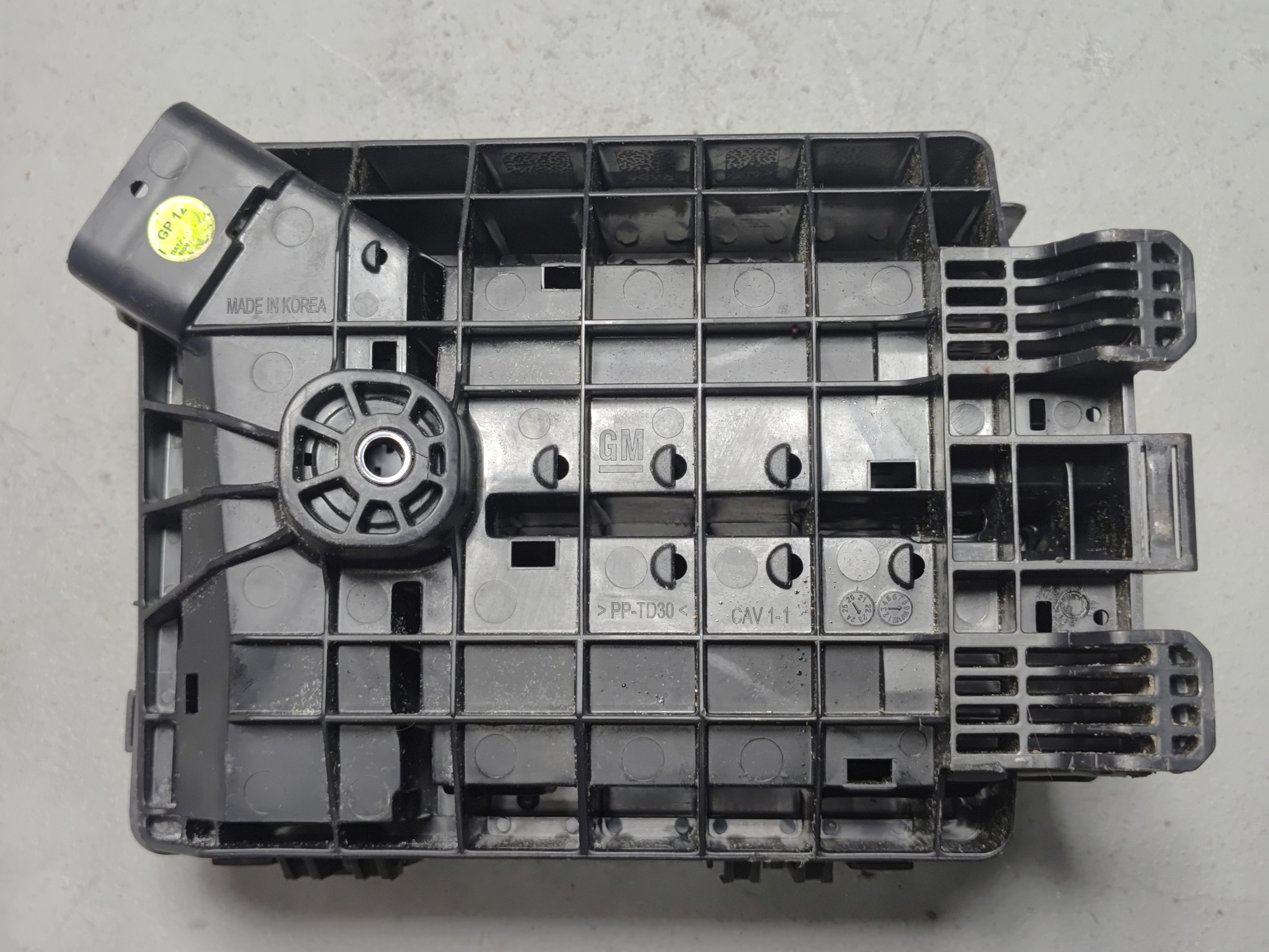 2024-2025 BUICK ENVISTA ENGINE BAY ROOM COVER FUSE RELAY JUNCTION LOWER BOX OEM