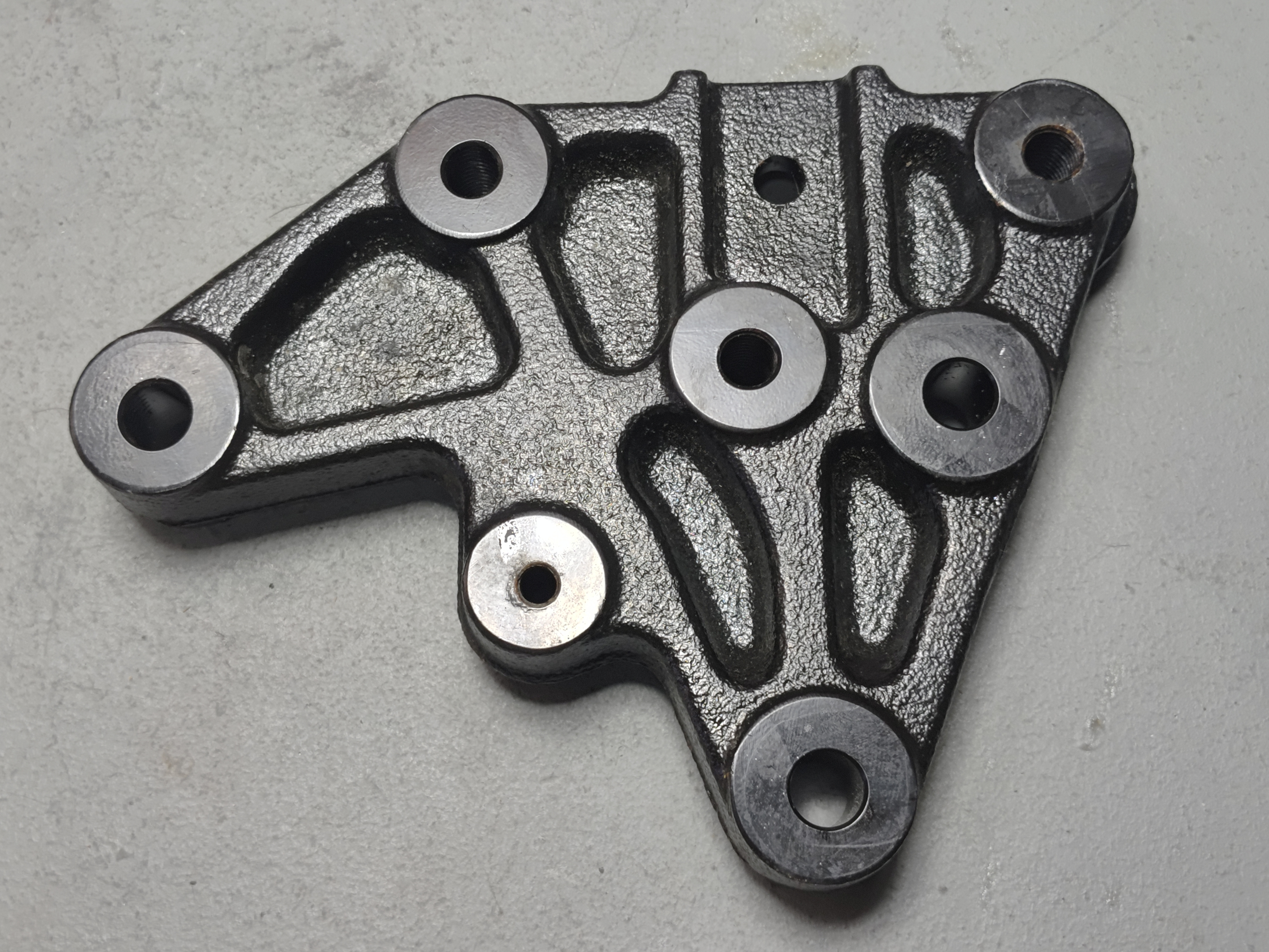 2024-2025 BUICK ENVISTA FWD AUTOMATIC TRANSMISSION MOUNT SUPPORT BRACKET OEM