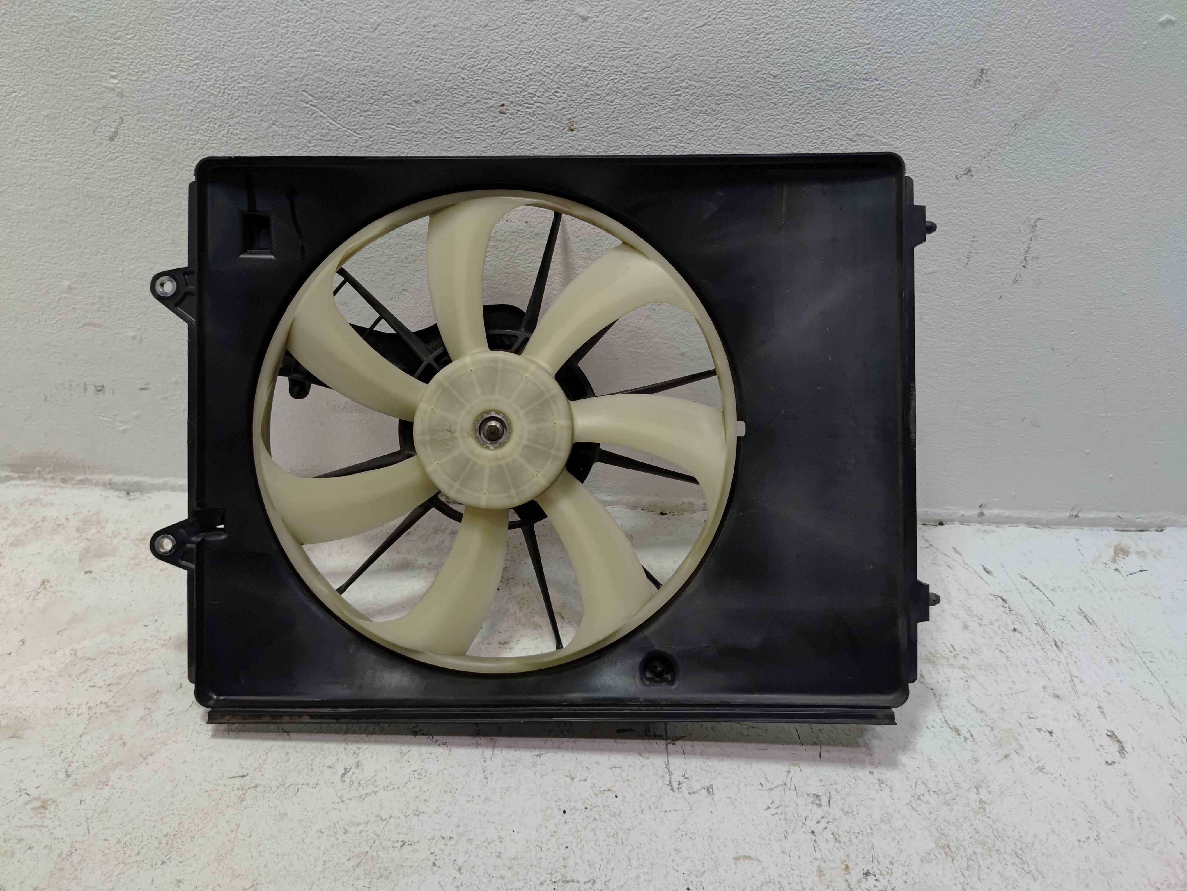16-22 HONDA PILOT FRONT DRIVER SIDE RADIATOR COOLING FAN MOTOR & SHROUD OEM
