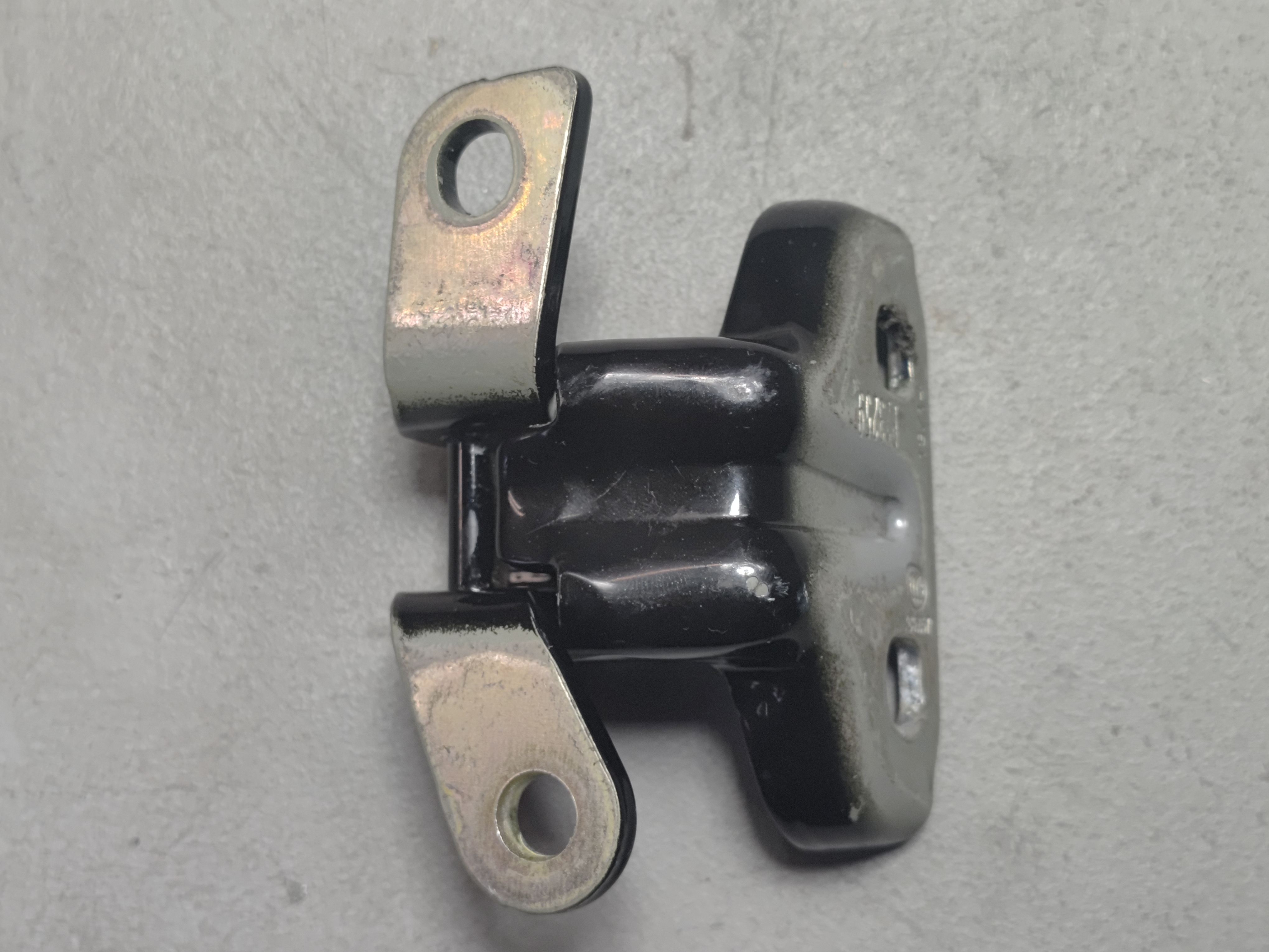 2024-2025 BUICK ENVISTA FRONT DRIVER SIDE DOOR HINGE LOWER OEM