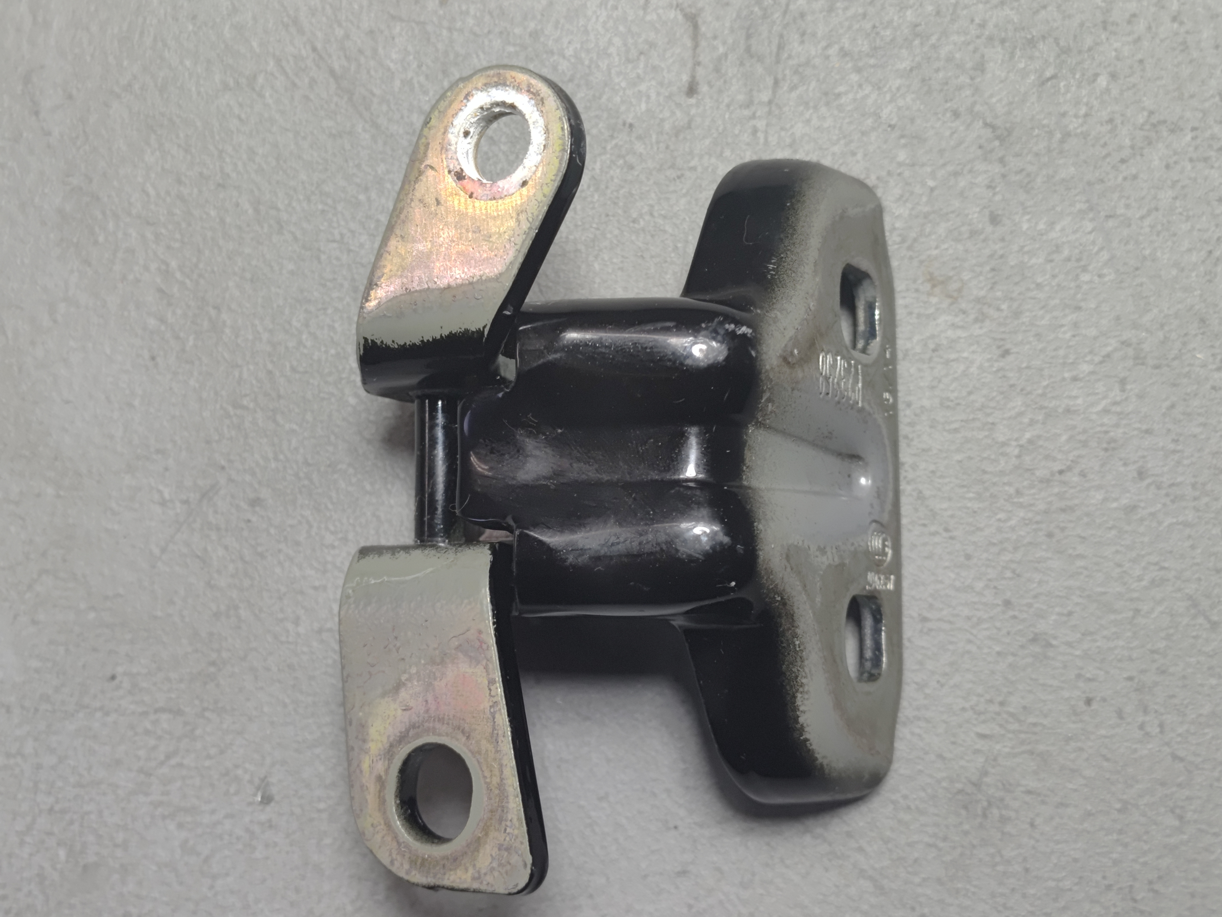 2024-2025 BUICK ENVISTA FRONT PASSENGER SIDE DOOR HINGE LOWER OEM