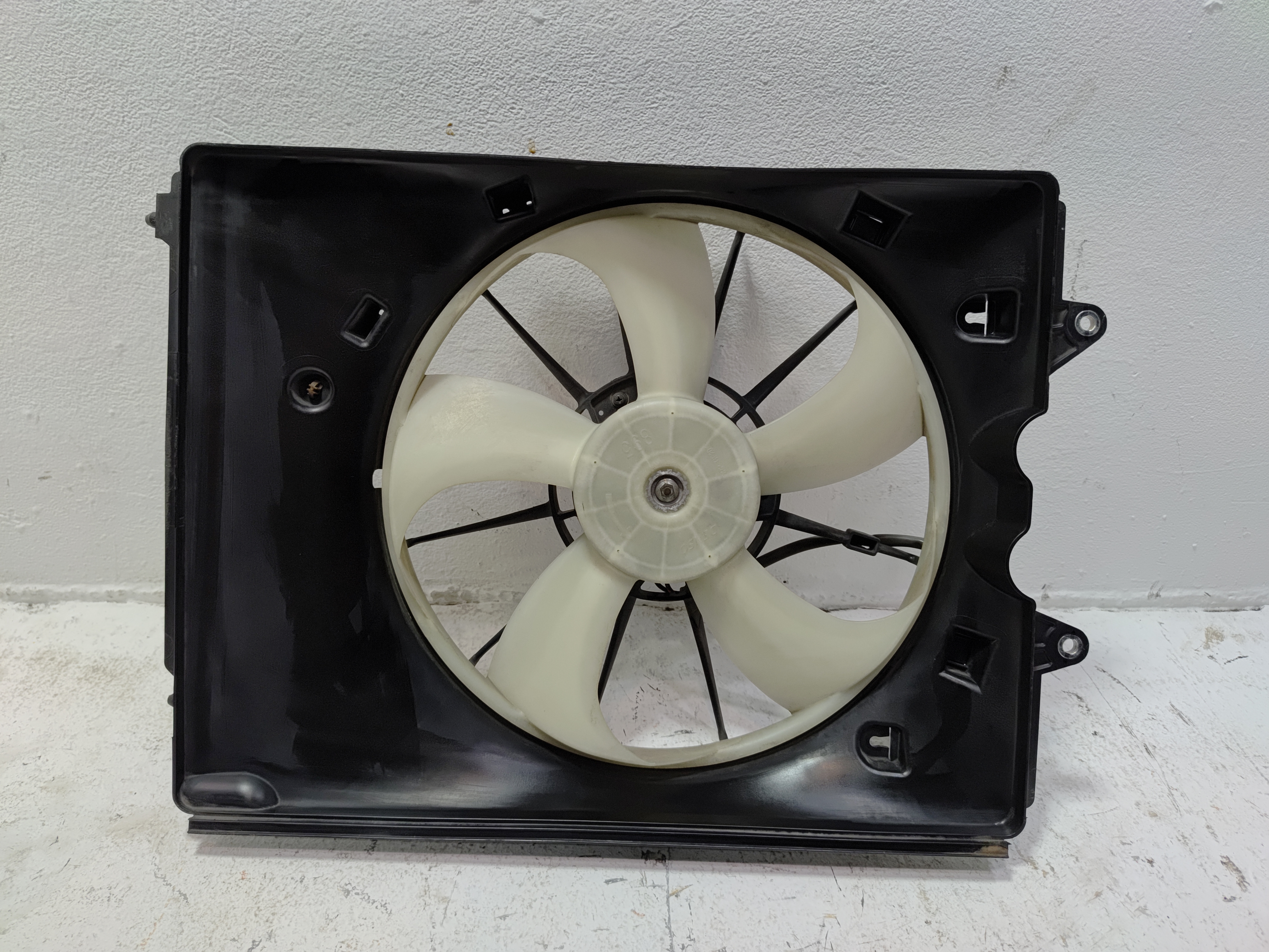 2014-2020 Acura MDX Radiator Driver Side Cooling Fan Shroud W/ Motor & Blade OEM