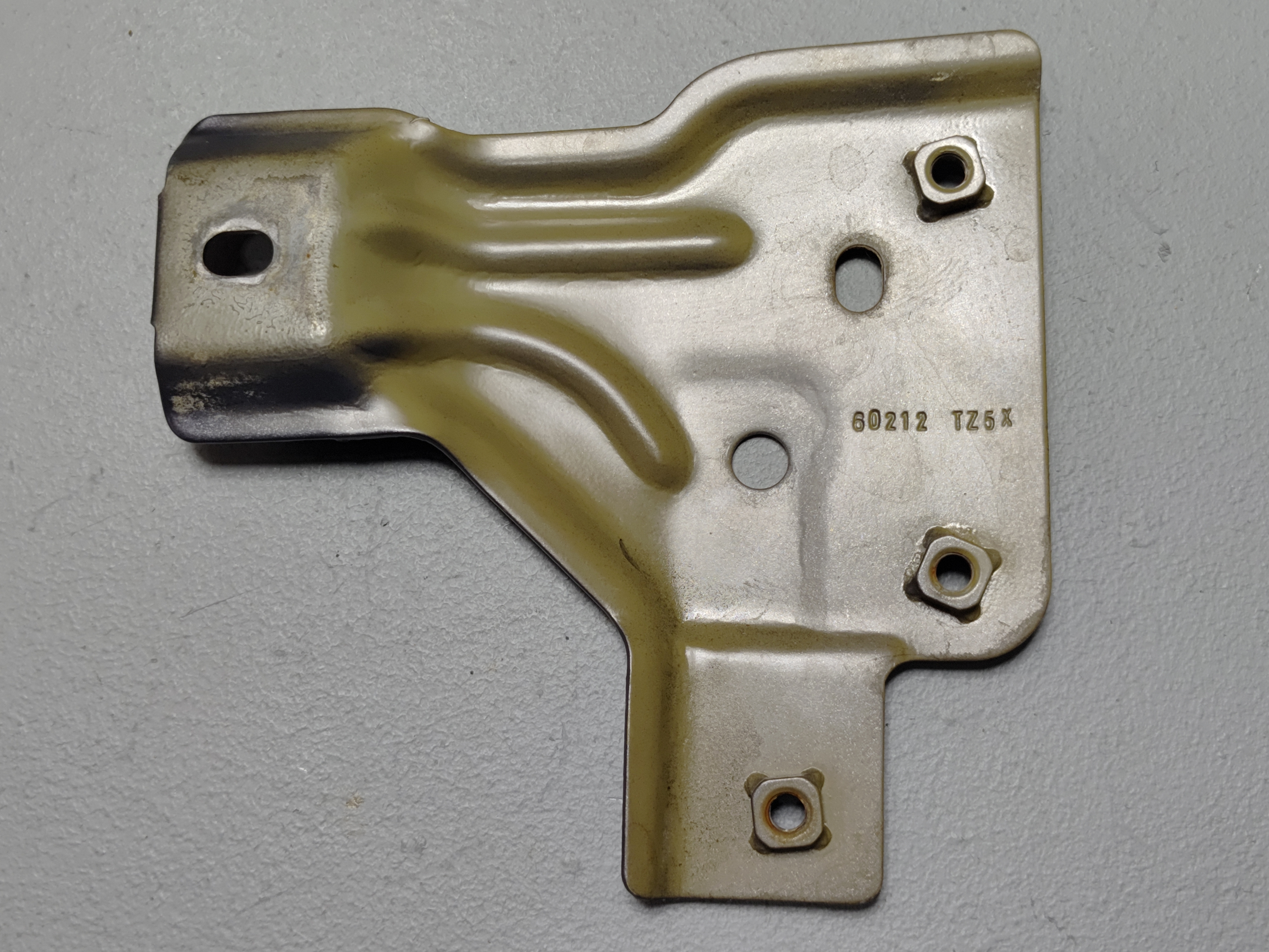 2014-2020 ACURA MDX FRONT PASSENGER SIDE FENDER LOWER MOUNT BRACKET*NH797M*OEM