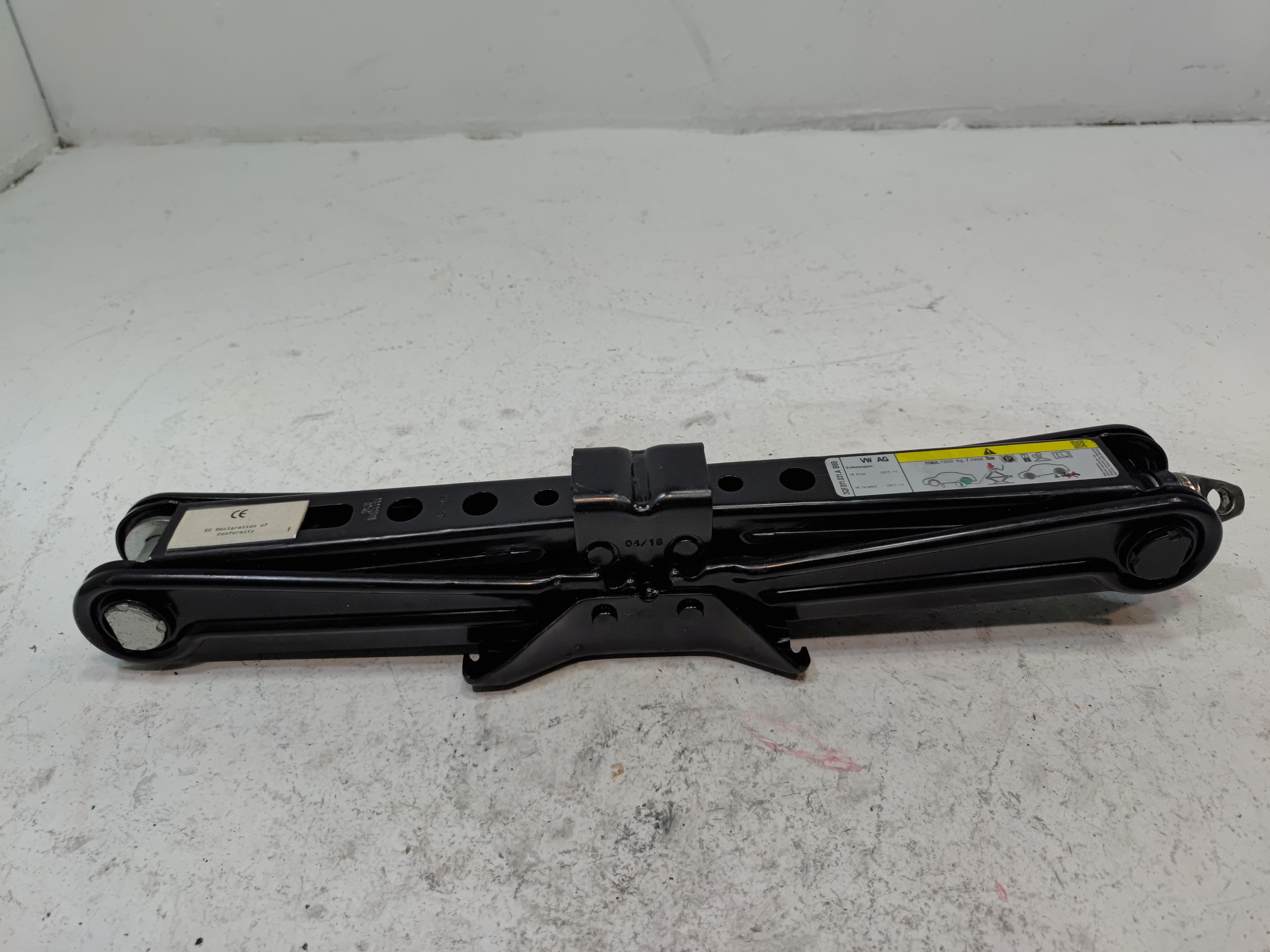 2018-2025 Volkswagen Atlas Spare Tire Jack OEM