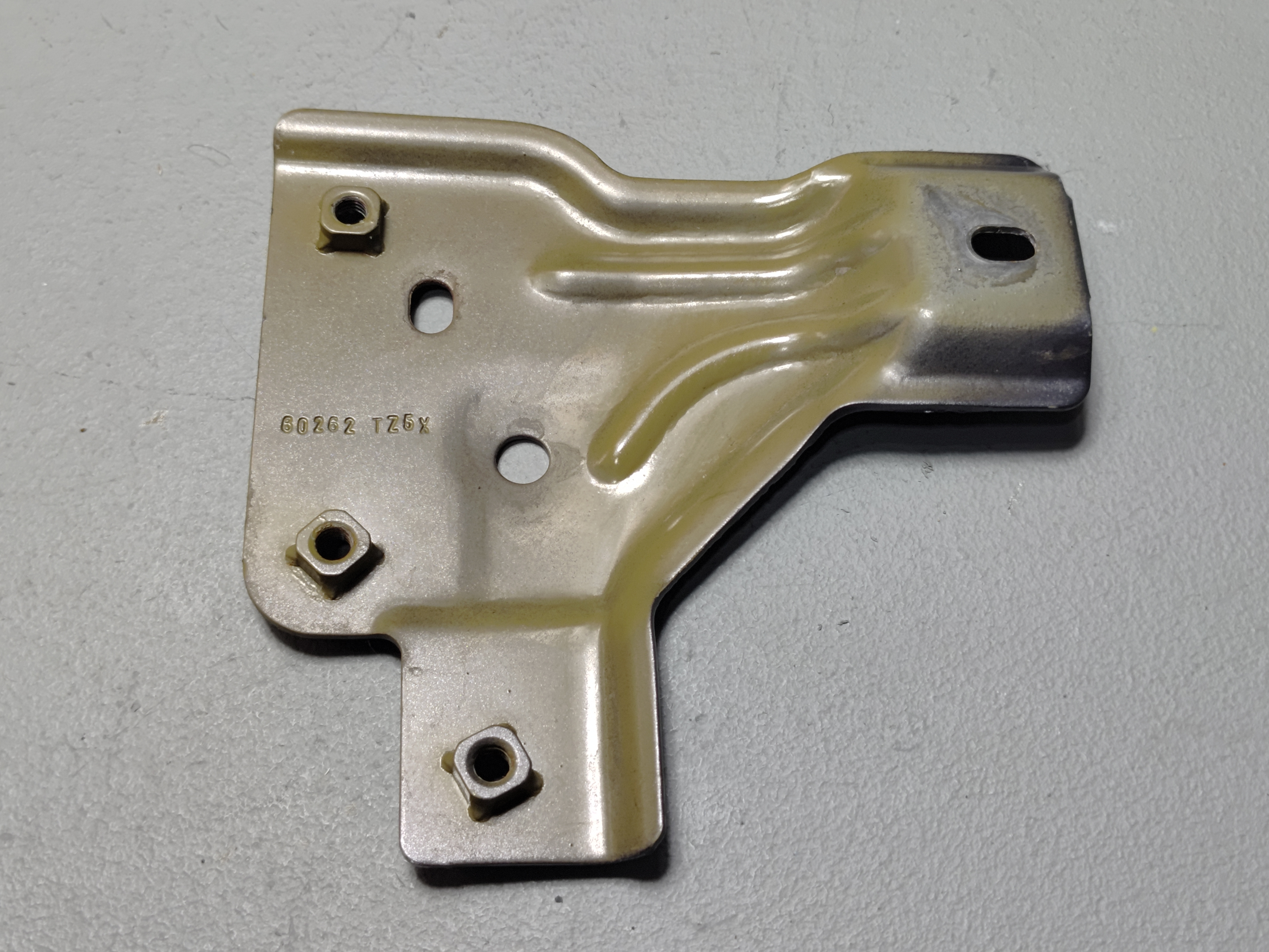 2014-2020 ACURA MDX FRONT DRIVER SIDE FENDER LOWER MOUNT BRACKET*NH797M*OEM