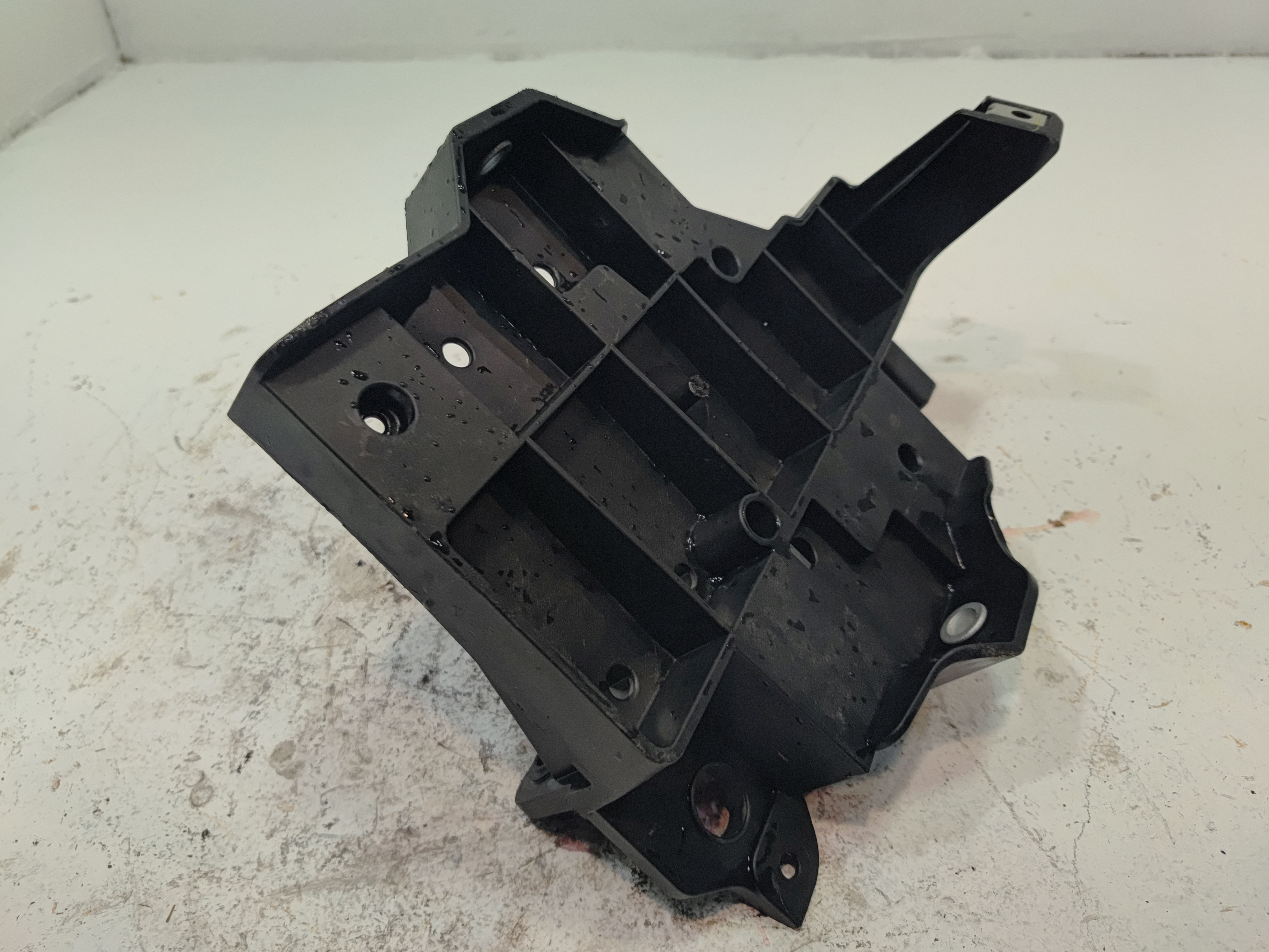 2016-2020 ACURA MDX BATTERY SETTING BASE TRAY HOLDER SUPPORT MOUNT BRACKET OEM