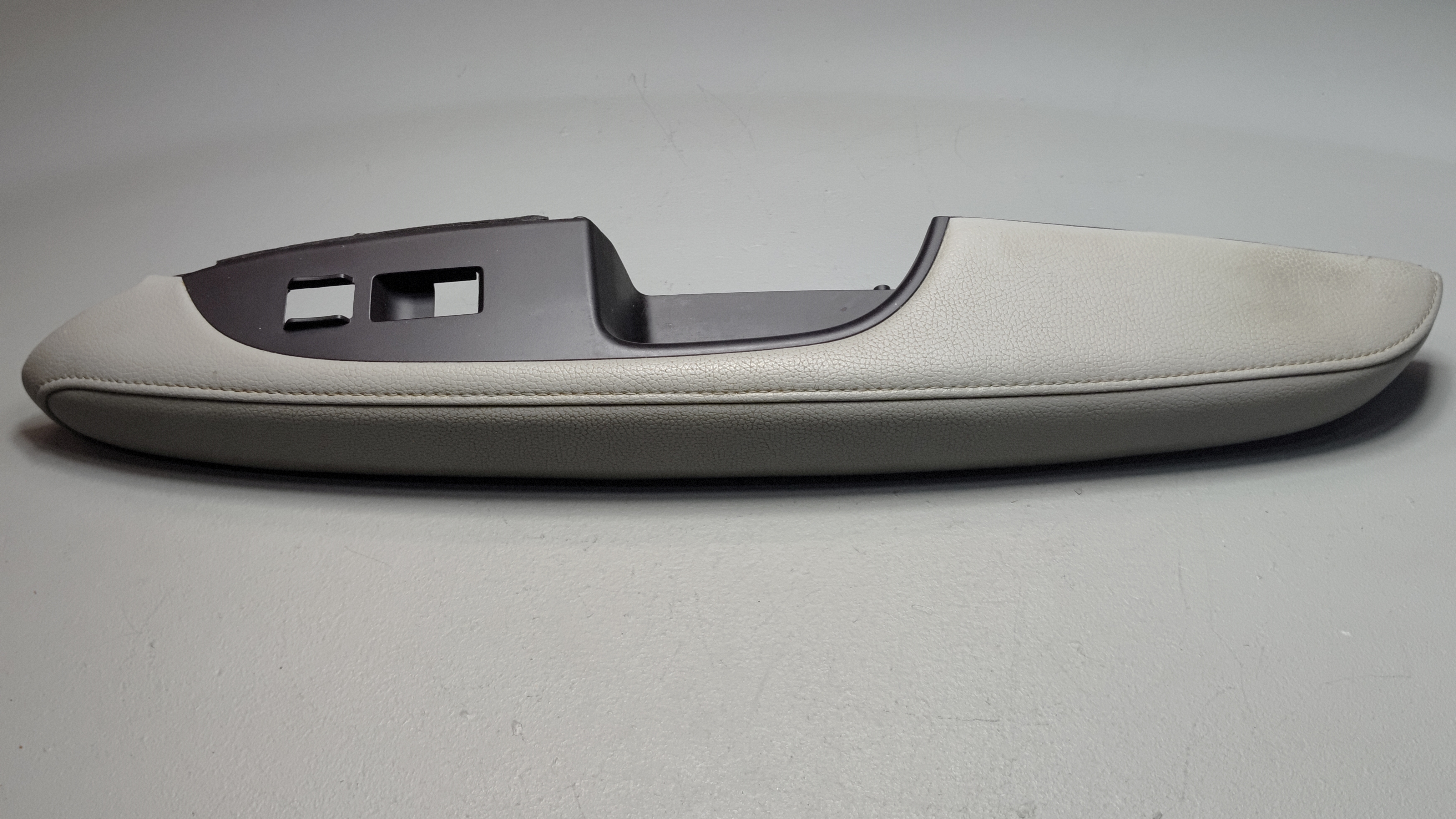 2014-2020 ACURA MDX FRONT PASSENGER SIDE DOOR PANEL ARMREST & SWITCH BEZEL OEM