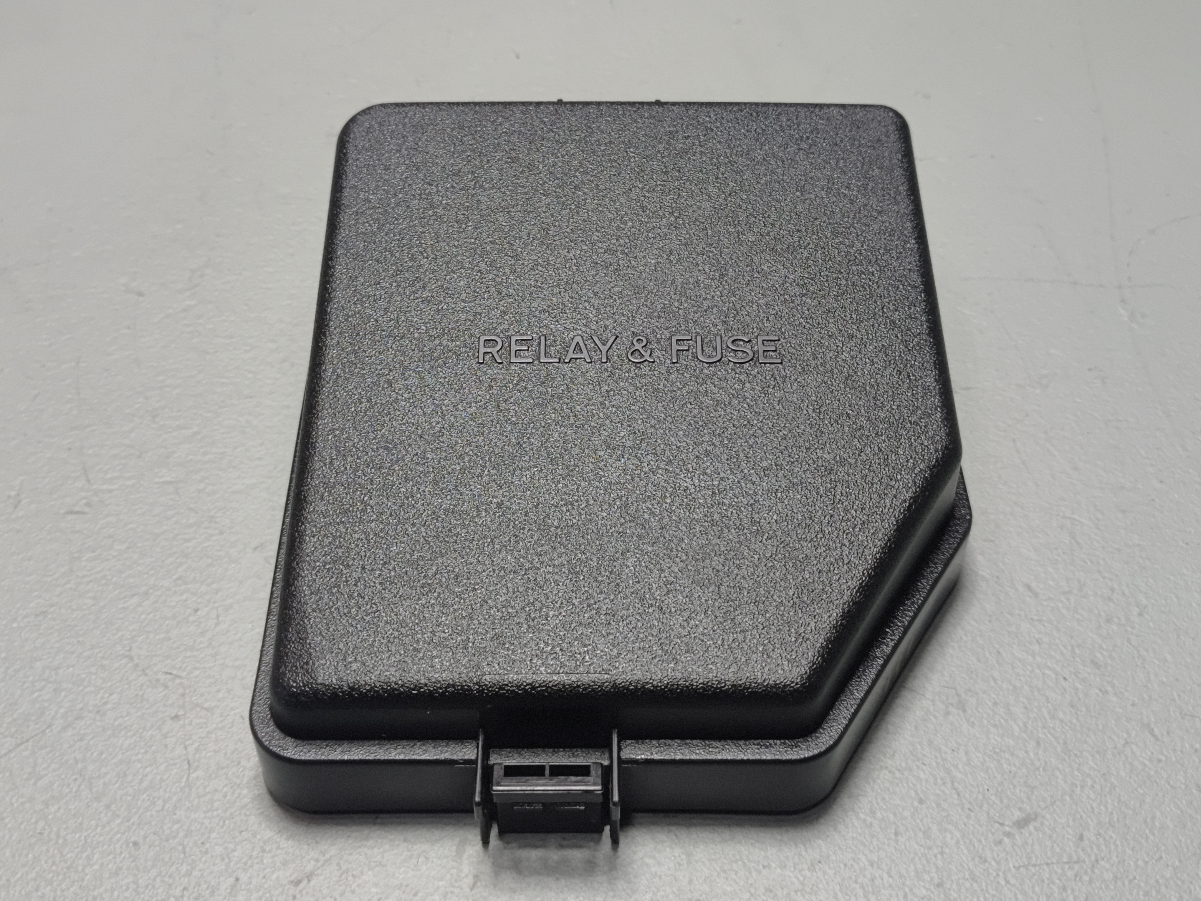 2019-2022 TOYOTA RAV4 ENGINE BAY PASSENGER SIDE FUSE RELAY BOX UPPER COVER OEM