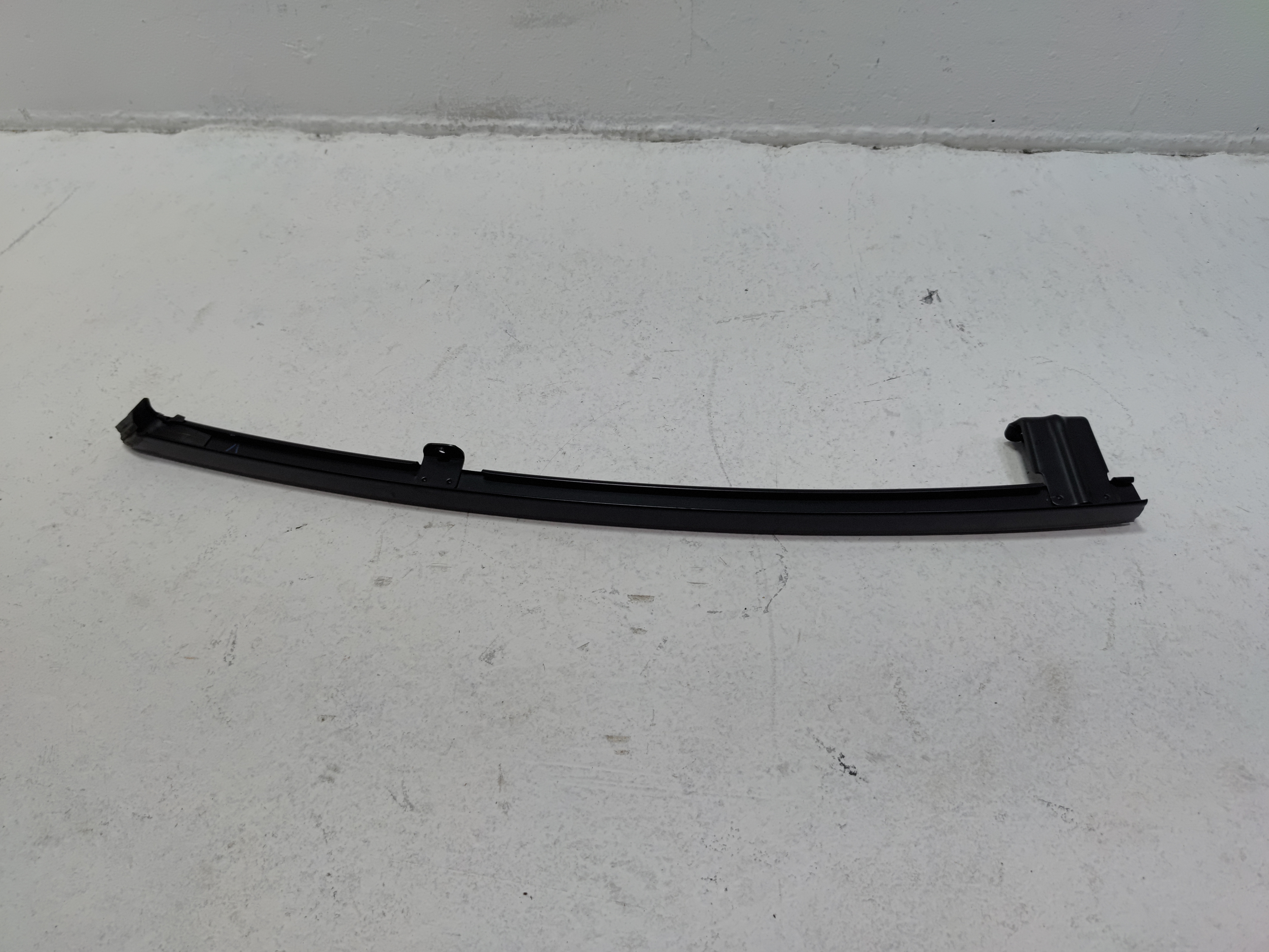 2019-2025 TOYOTA RAV4 FRONT RIGHT PASSENGER SIDE DOOR WINDOW GUIDE CHANNEL OEM