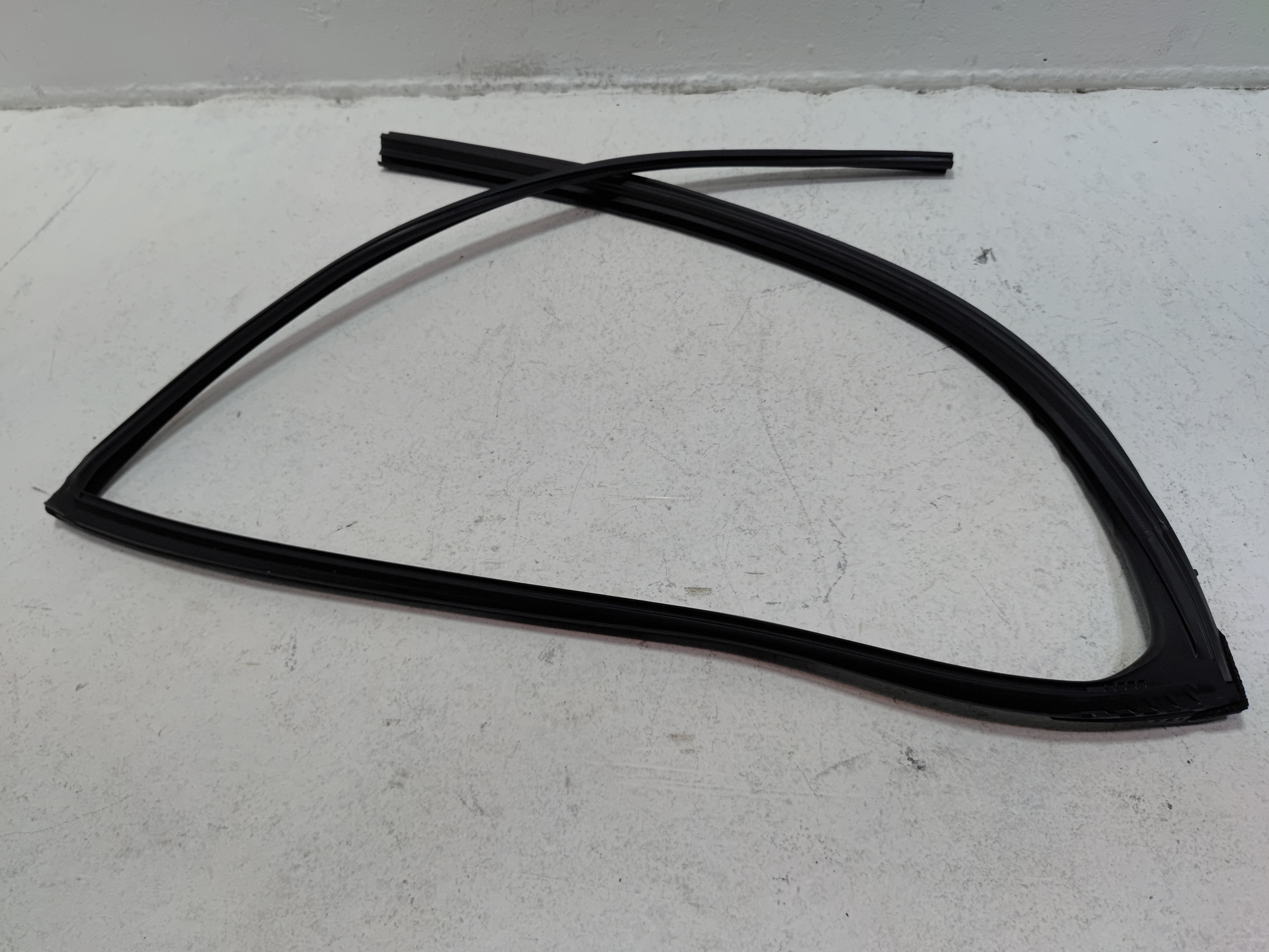 TOYOTA RAV4 2019-2025 REAR PASSENGER SIDE DOOR WINDOW GLASS RUN CHANNEL SEAL OEM