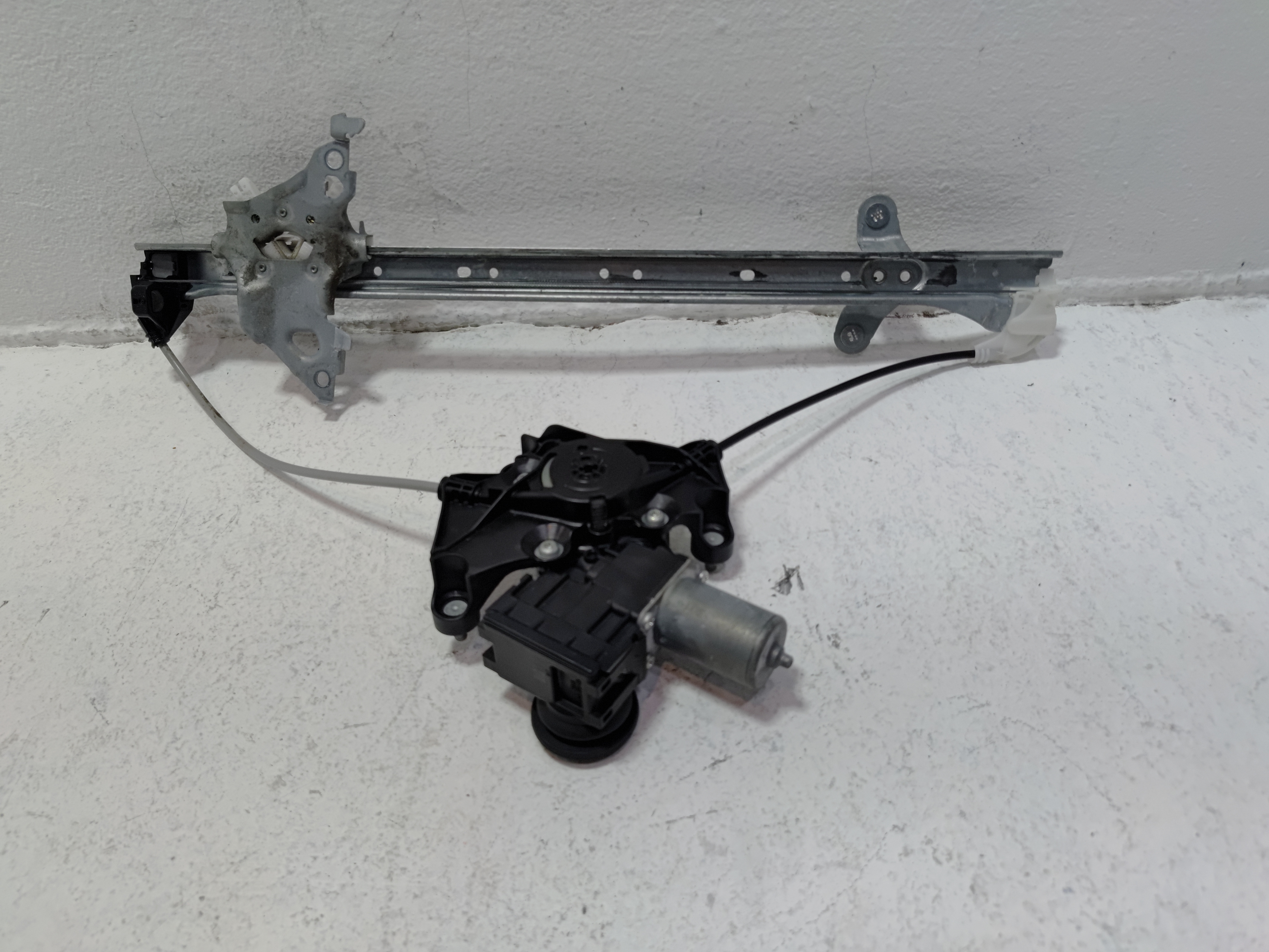 TOYOTA RAV4 2019-2024 REAR PASSENGER SIDE DOOR WINDOW REGULATOR W/ MOTOR OEM