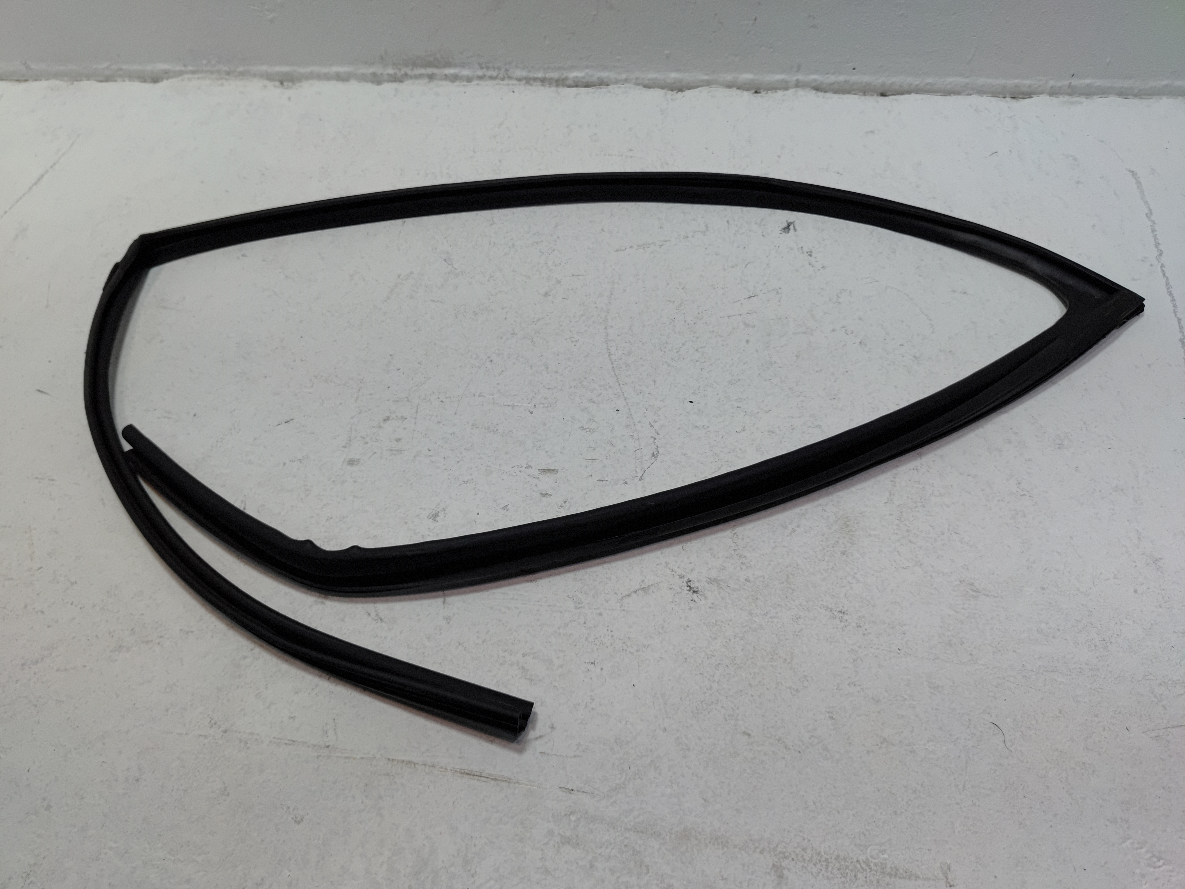 2019-2024 TOYOTA RAV4 FRONT DRIVER SIDE DOOR WINDOW GLASS RUN CHANNEL SEAL OEM