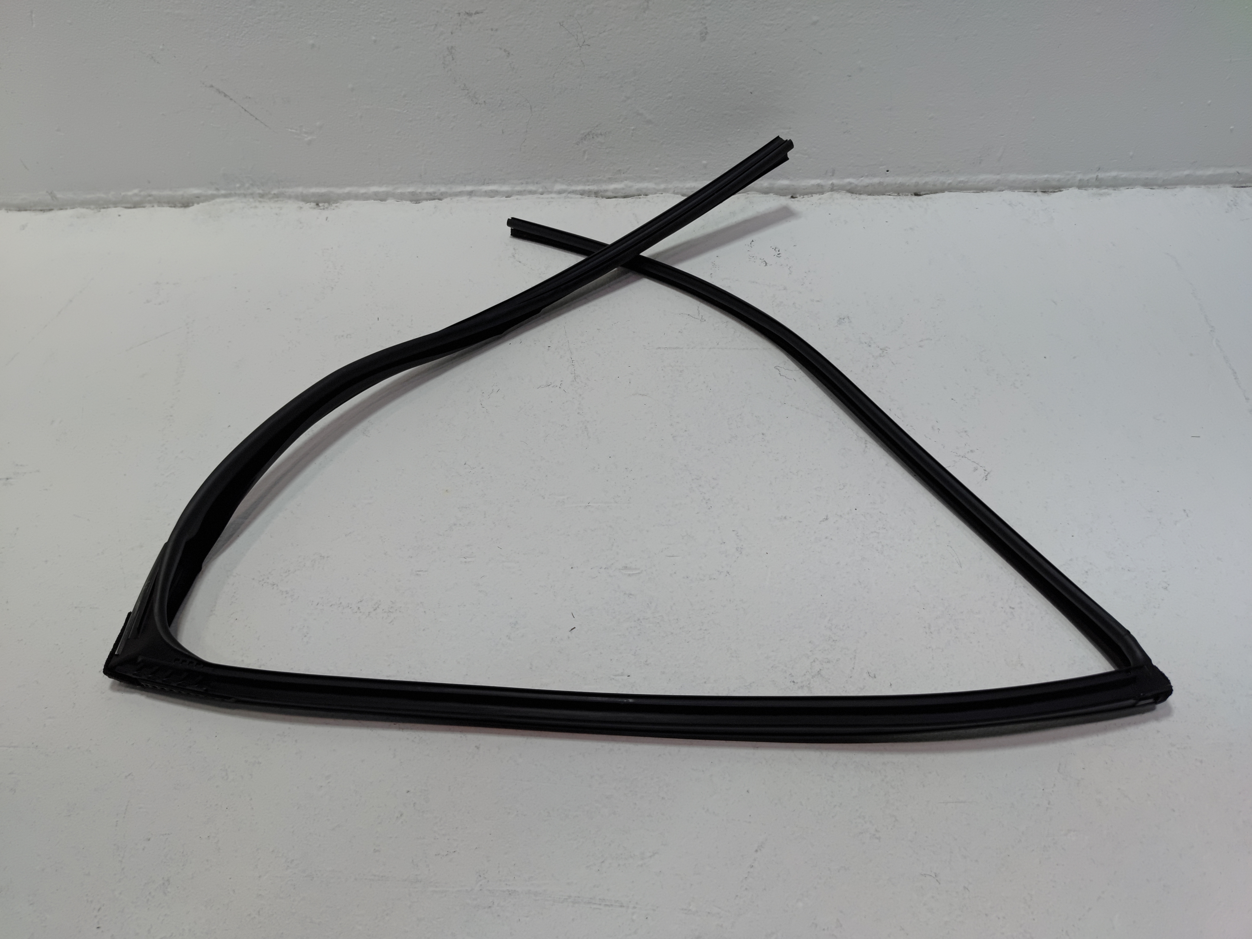 2019-2024 TOYOTA RAV4 REAR DRIVER SIDE DOOR WINDOW GLASS RUN CHANNEL SEAL OEM