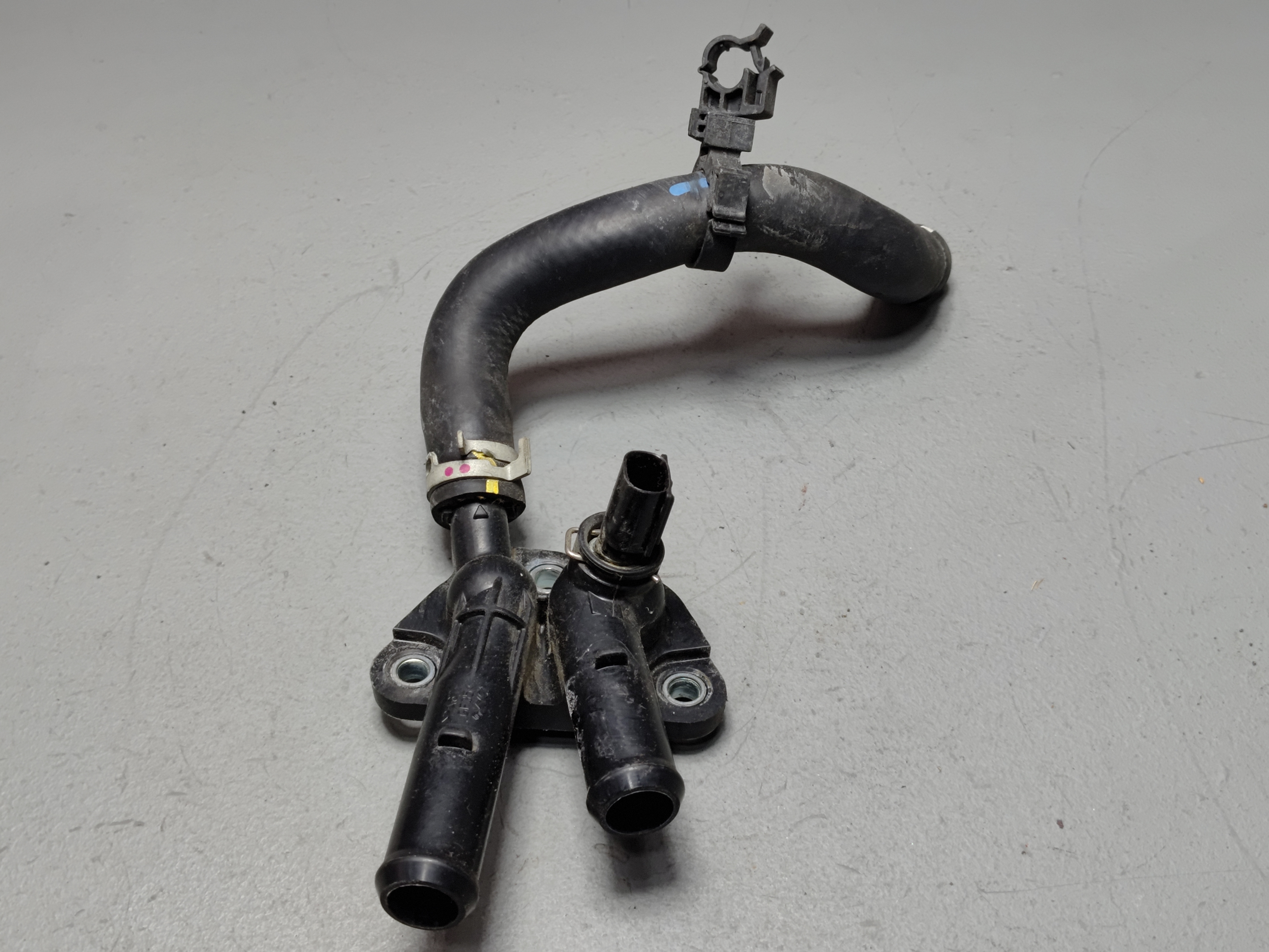 2018-24 TOYOTA RAV4 2.5L ENGINE RADIATOR COOLING THERMOSTAT HOUSING FLANGE OEM