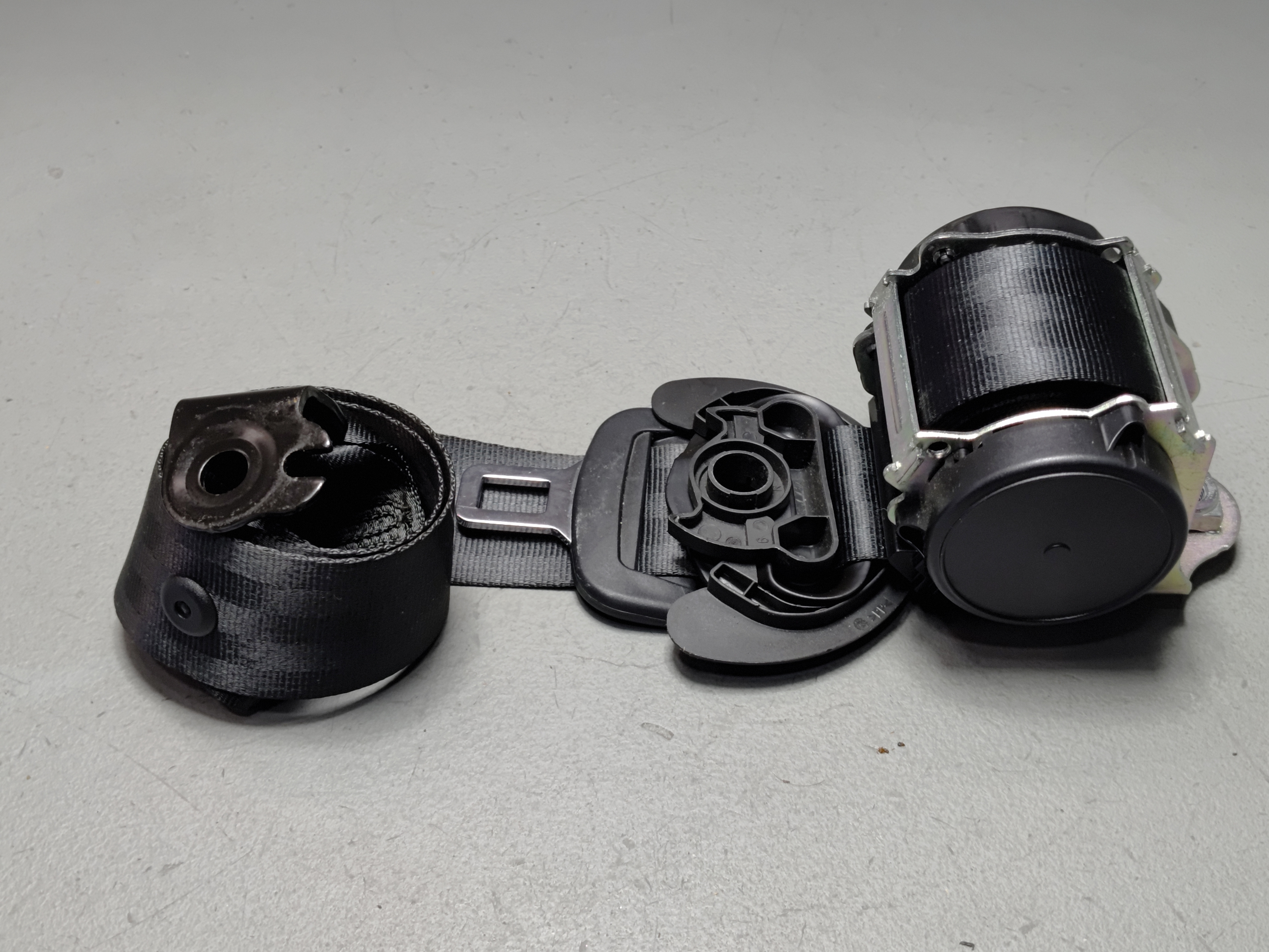 2018-2025 VOLKSWAGEN ATLAS REAR PASSENGER SIDE THIRD ROW SEAT BELT RETRACTOR OEM