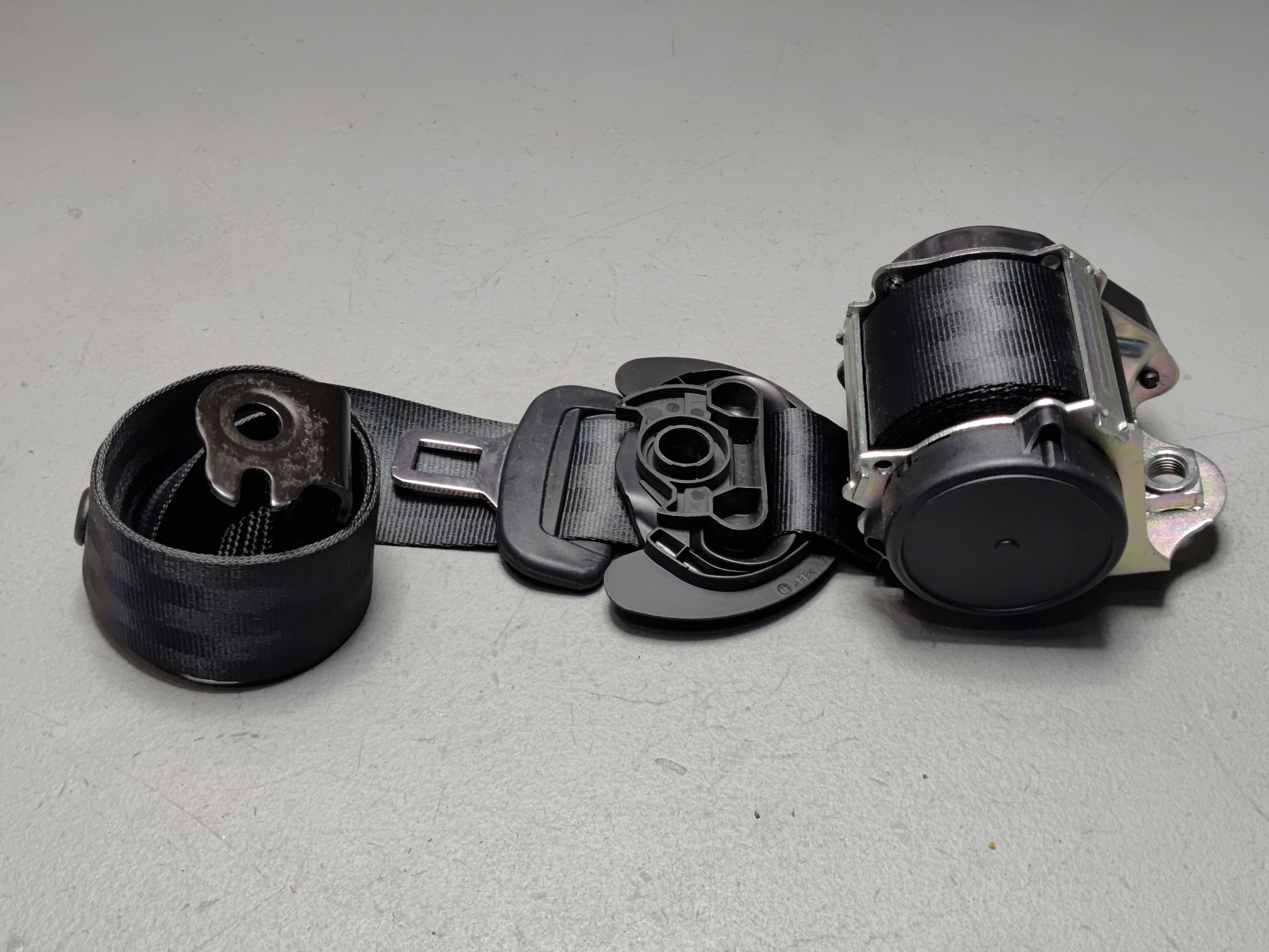 2018-2025 VOLKSWAGEN ATLAS REAR 3RD ROW DRIVER SEAT BELT SEATBELT RETRACTOR OEM