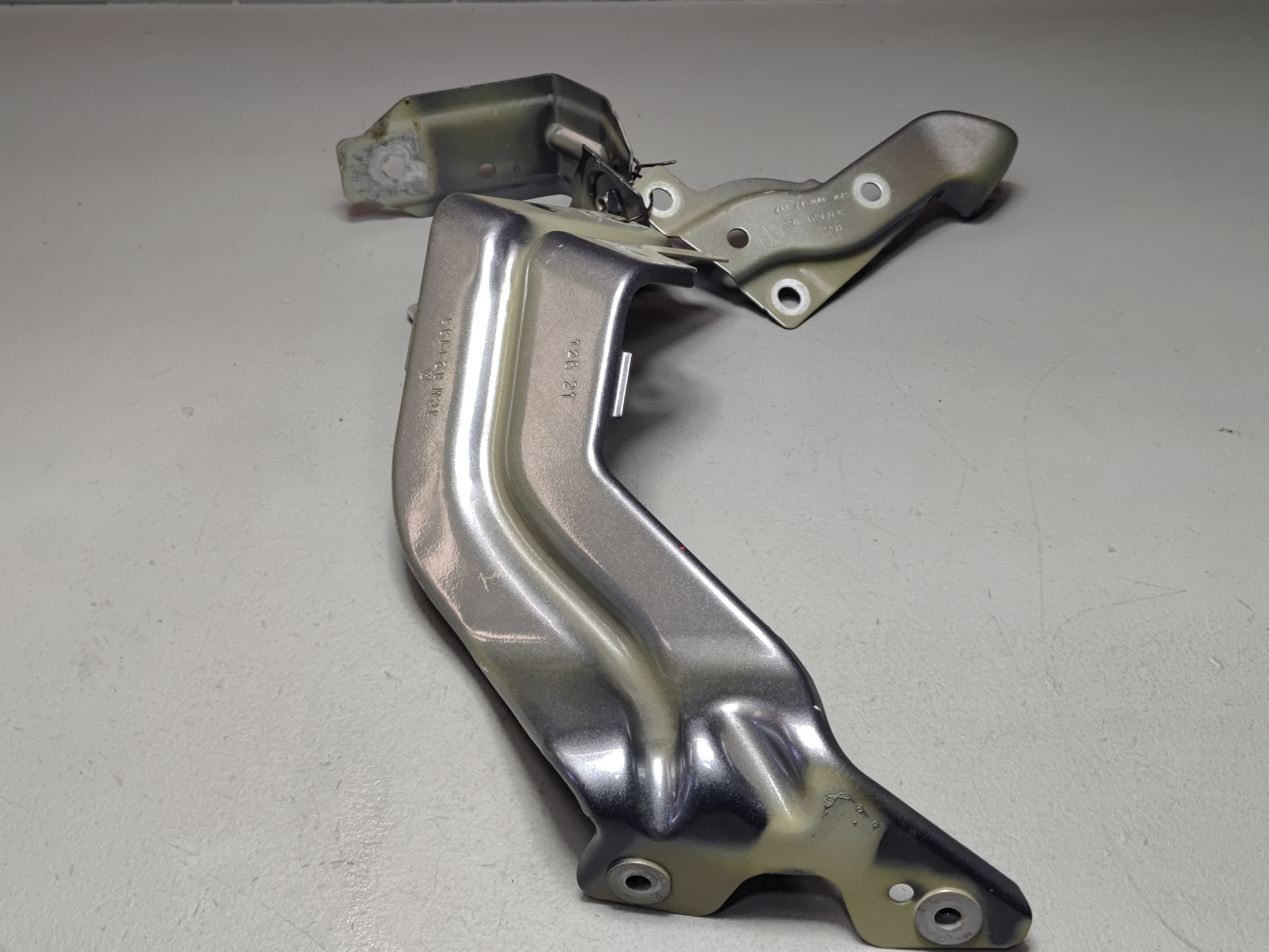 2018-2025 VOLKSWAGEN ATLAS FRONT DRIVER FENDER REINFORCEMENT BRACKET SET OEM