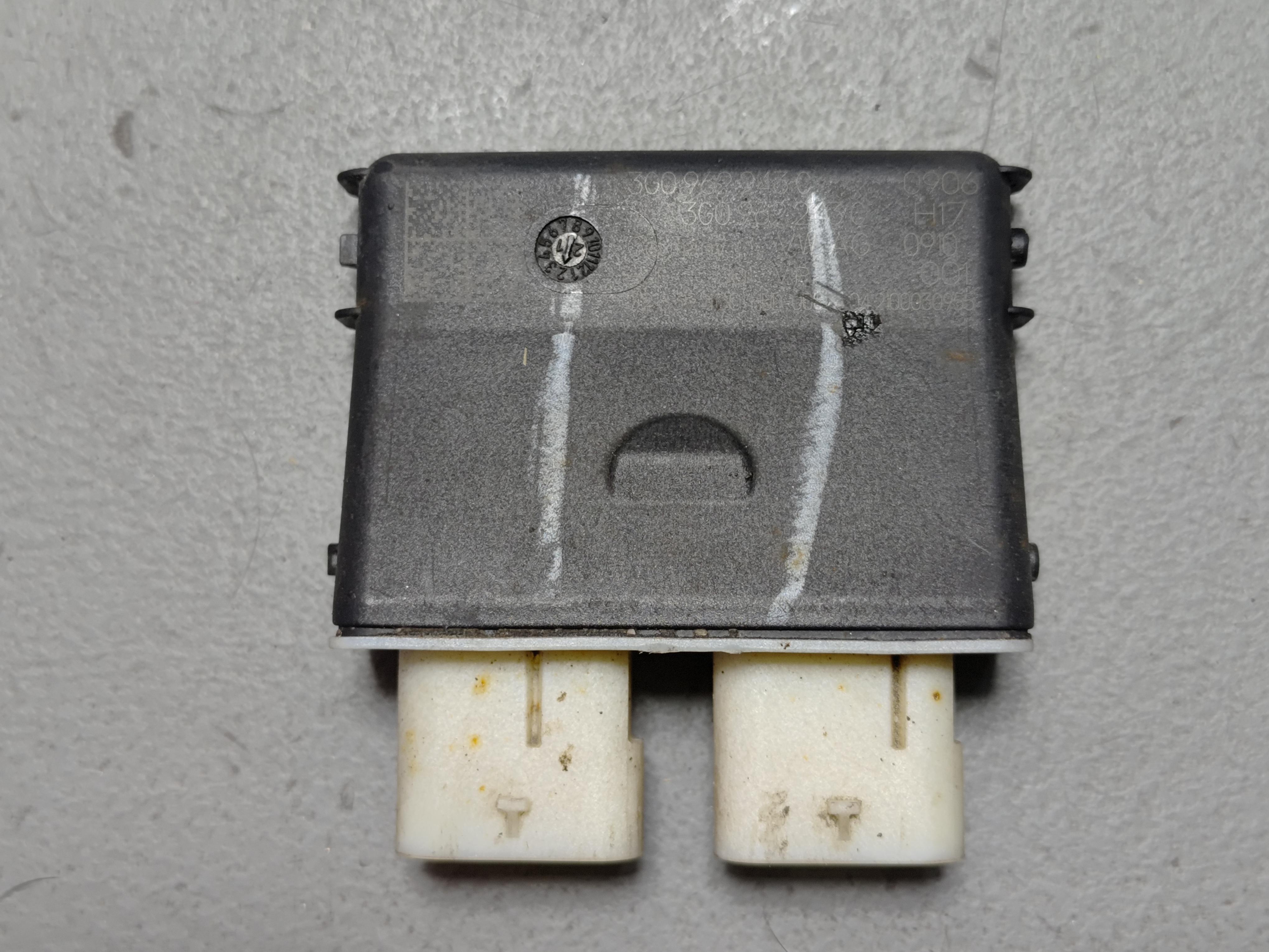 2021-2024 Volkswagen ID.4 Tailgate Liftgate Easy Foot Open Control Module OEM