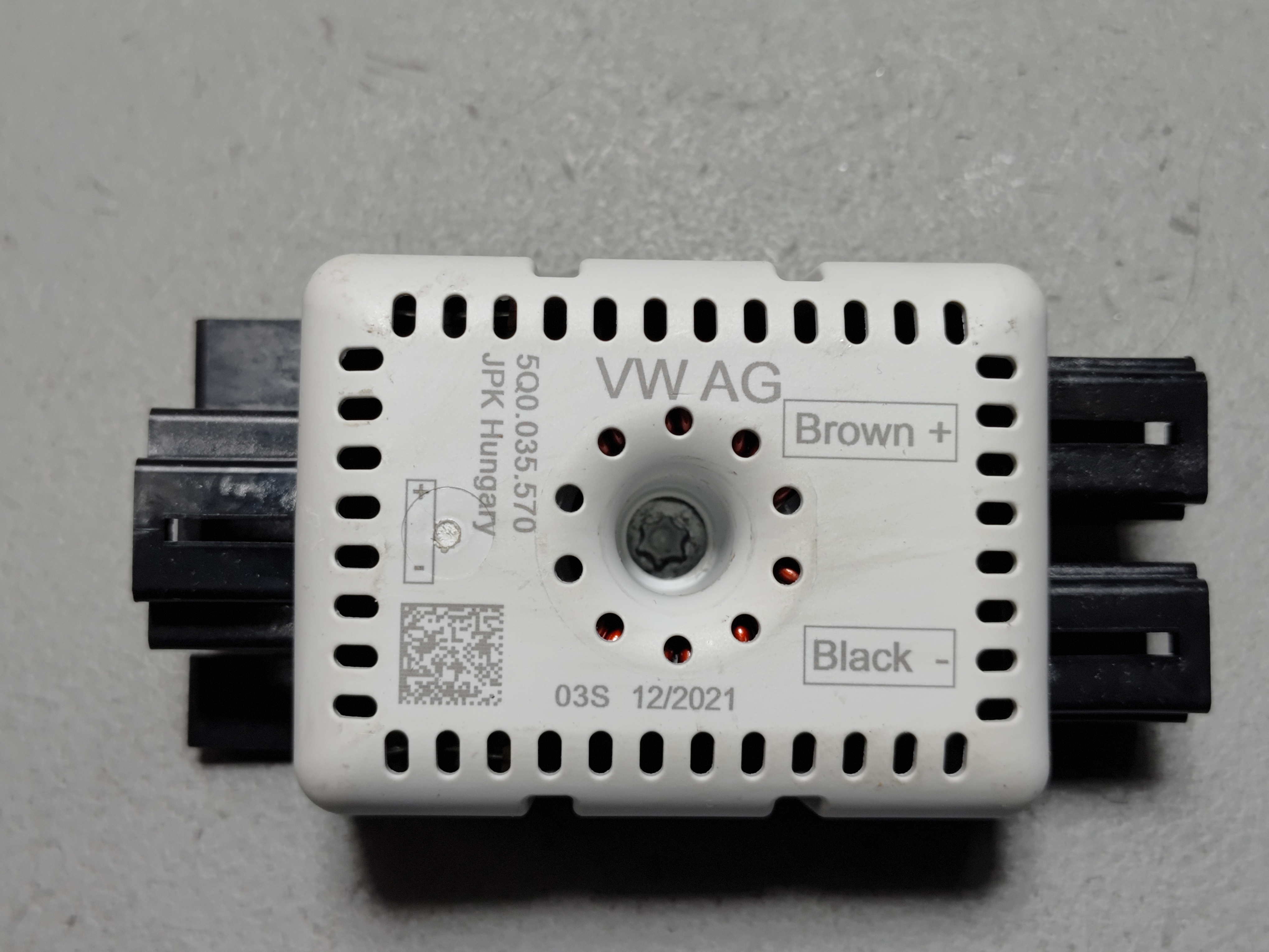 2020-2025 Volkswagen Atlas Cross Sport Radio Antenna Filter Suppressor OEM