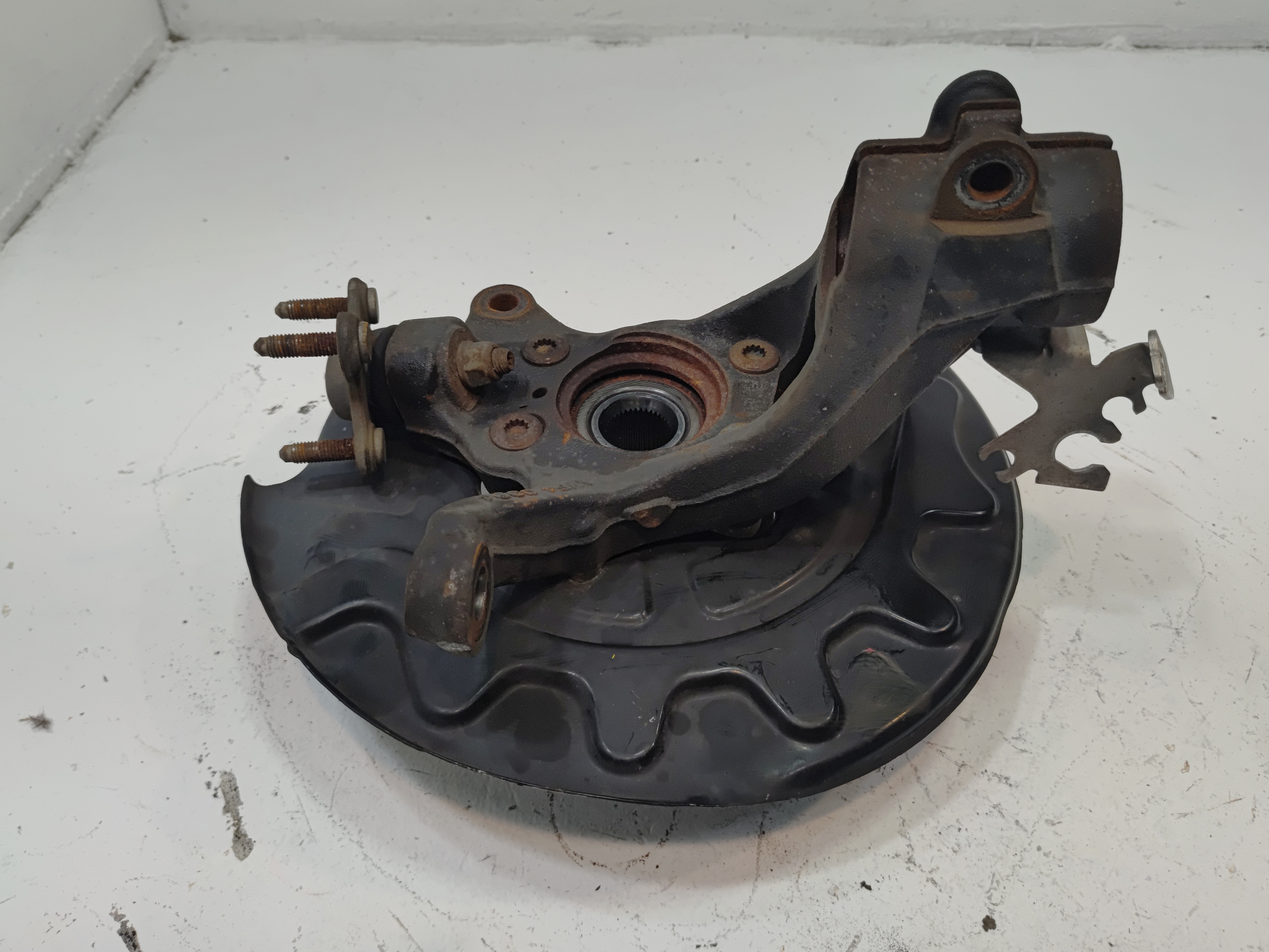 2018-2023 Volkswagen Atlas AWD Front Right Suspension Spindle Knuckle Hub OEM