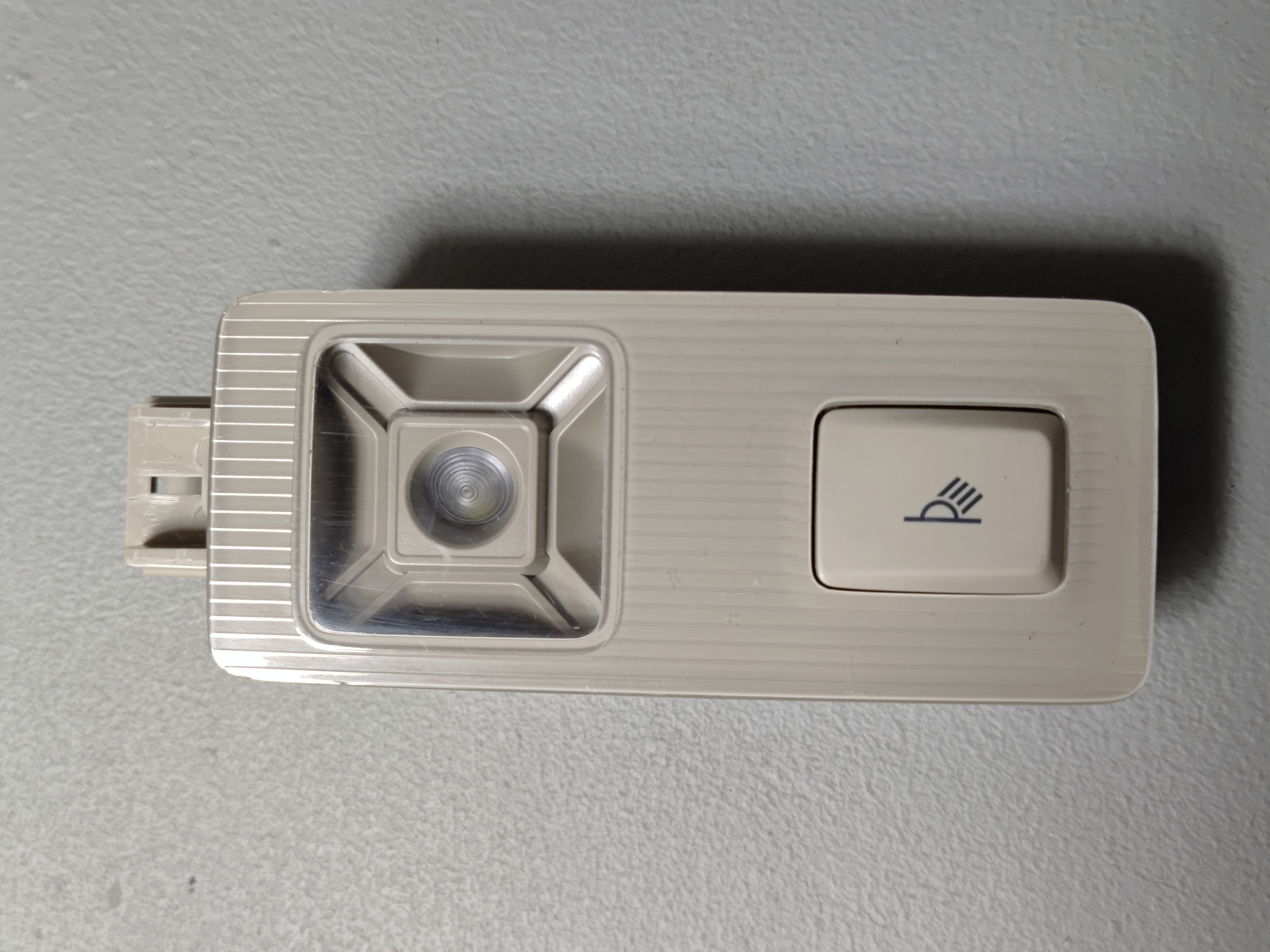 2021-2022 Volkswagen Atlas Rear Passenger Side Interior Roof Dome Lamp OEM