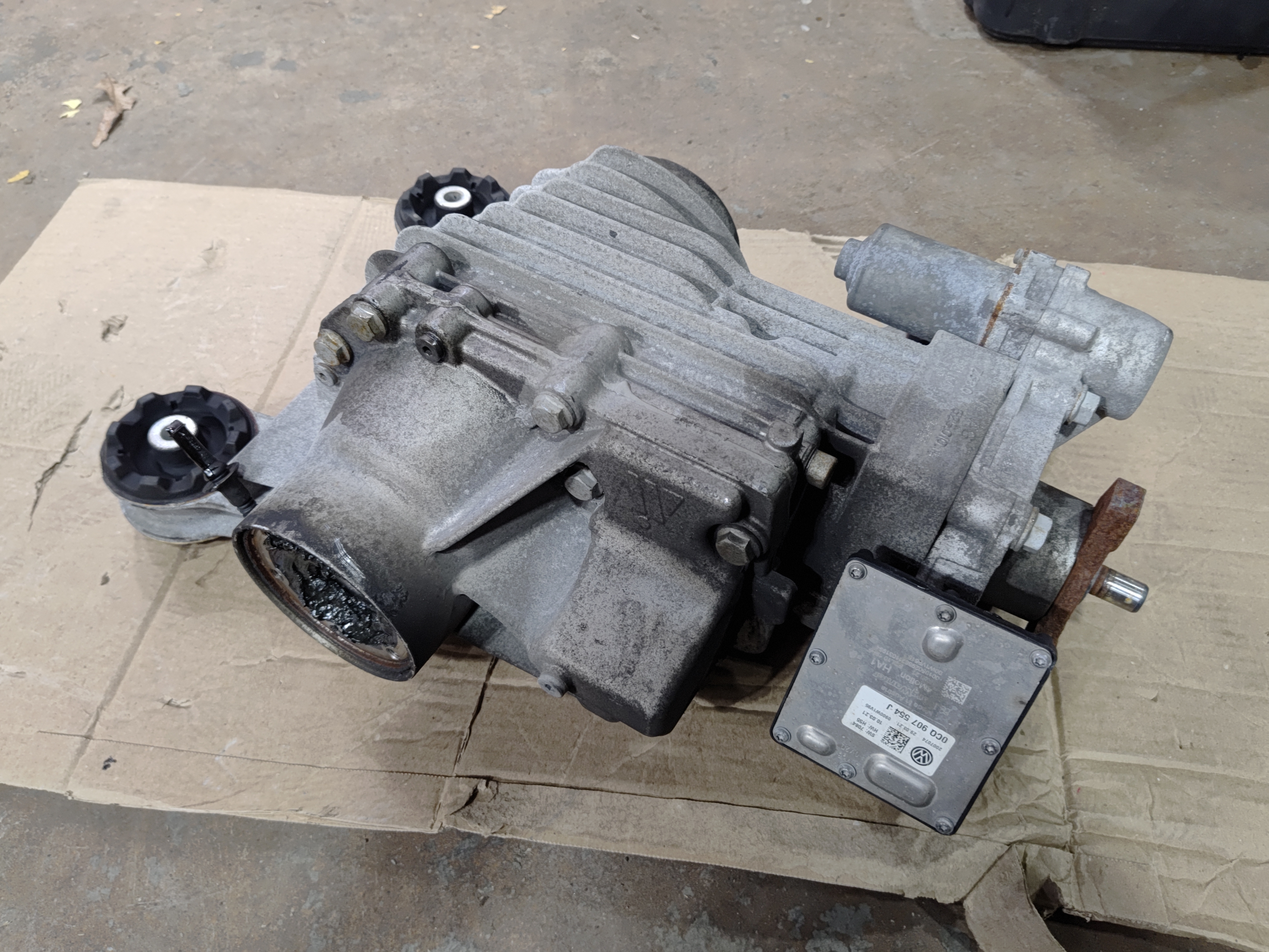 2018-2023 Volkswagen Atlas AWD Rear Axle Differential w/Diff Control Module OEM