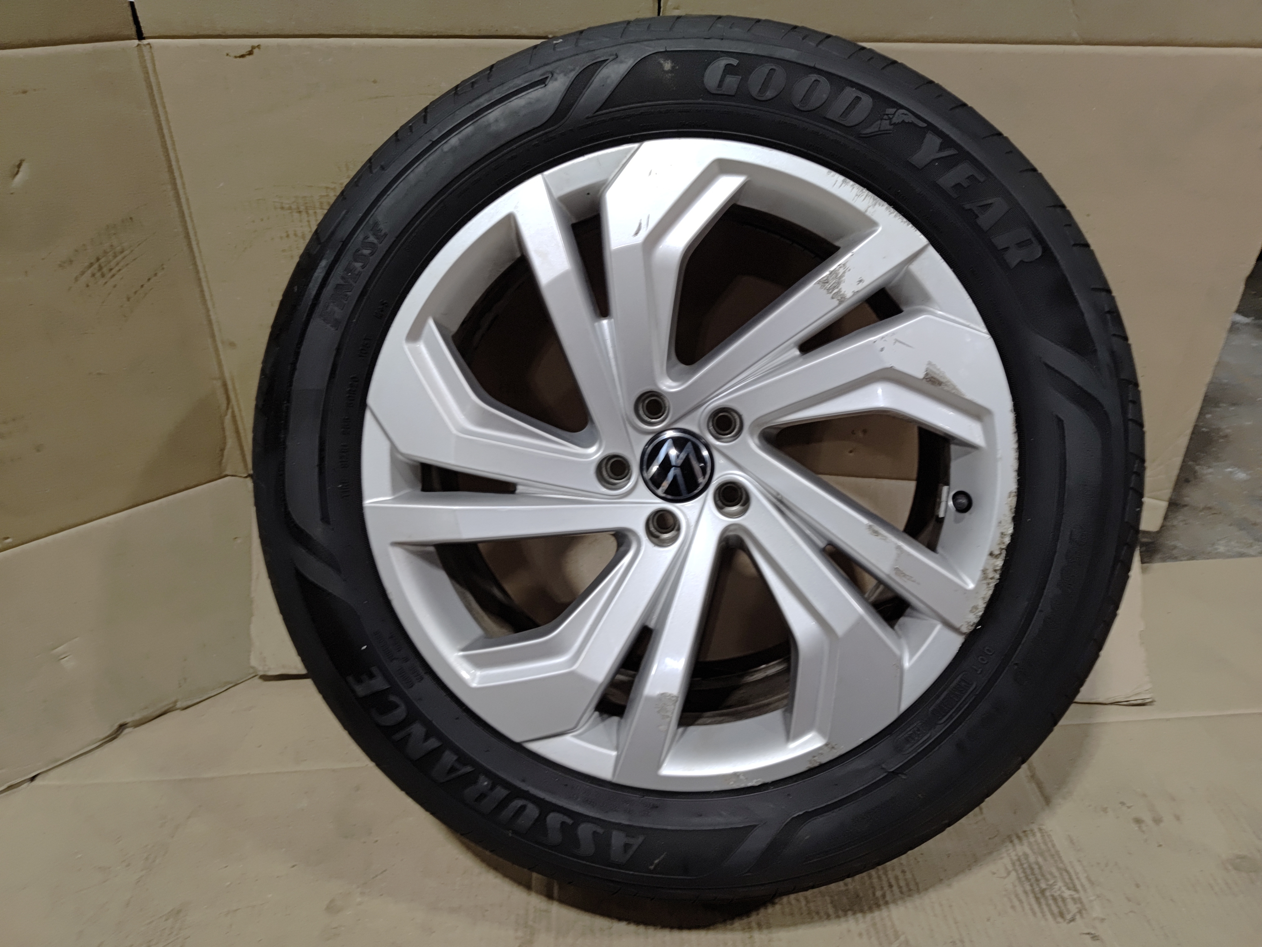 2020-2023 Volkswagen Atlas Wheel Rim 255/50 R20 8J Five Double Spoke Silver OEM