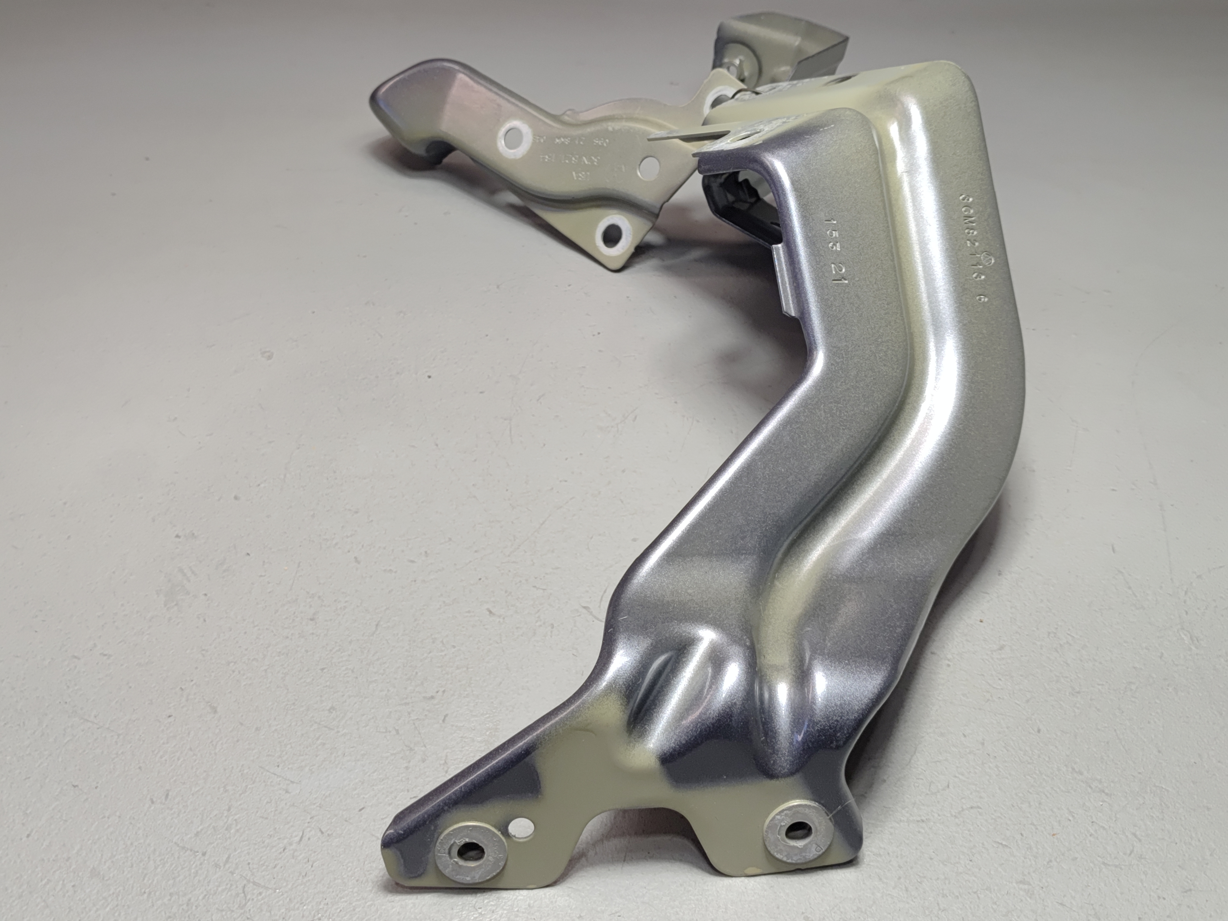 2021-2025 Volkswagen Atlas 	Front Passenger Fender Reinforcement Bracket OEM