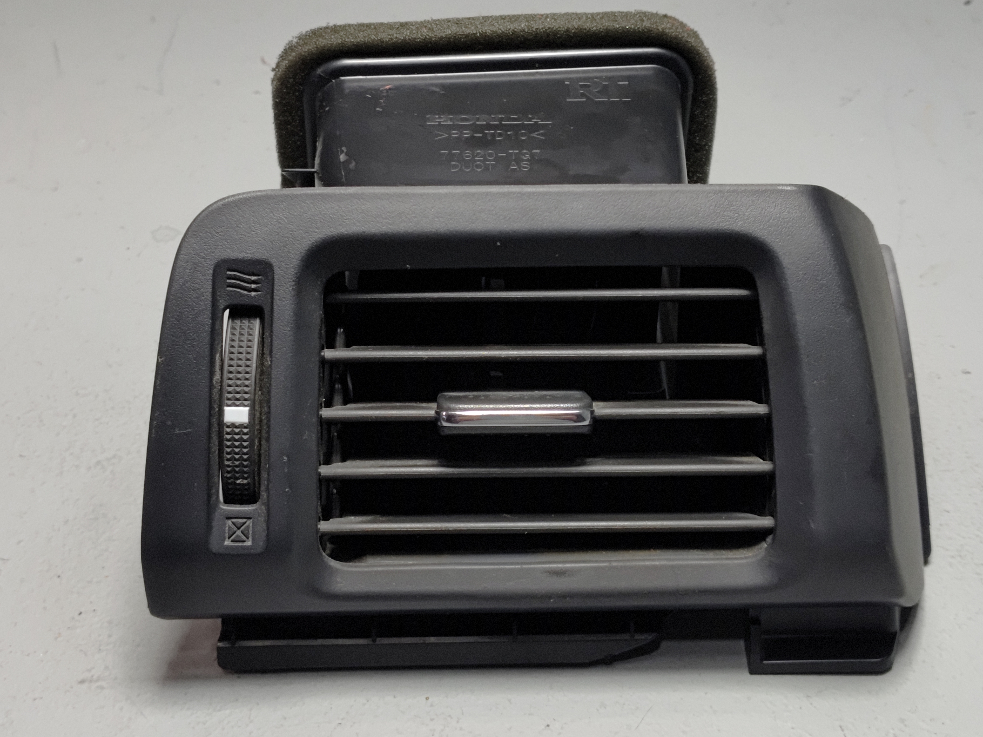 2016-2017 Honda Pilot Passenger Side Outer Dashboard Air Vent Grille OEM