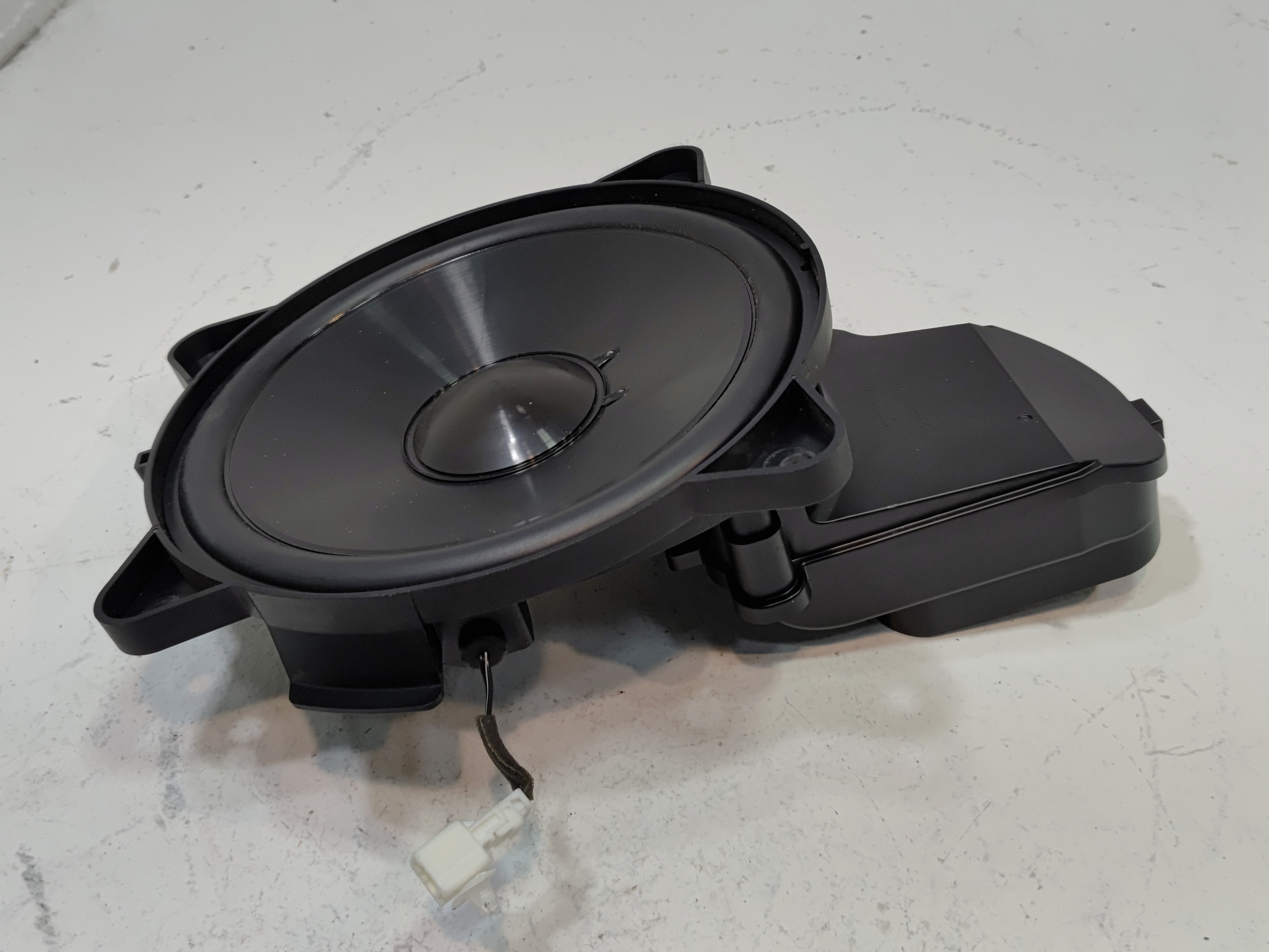 2016-2018 Honda Pilot Rear Audio Bass Sound Box Subwoofer Sub Woofer Speaker OEM