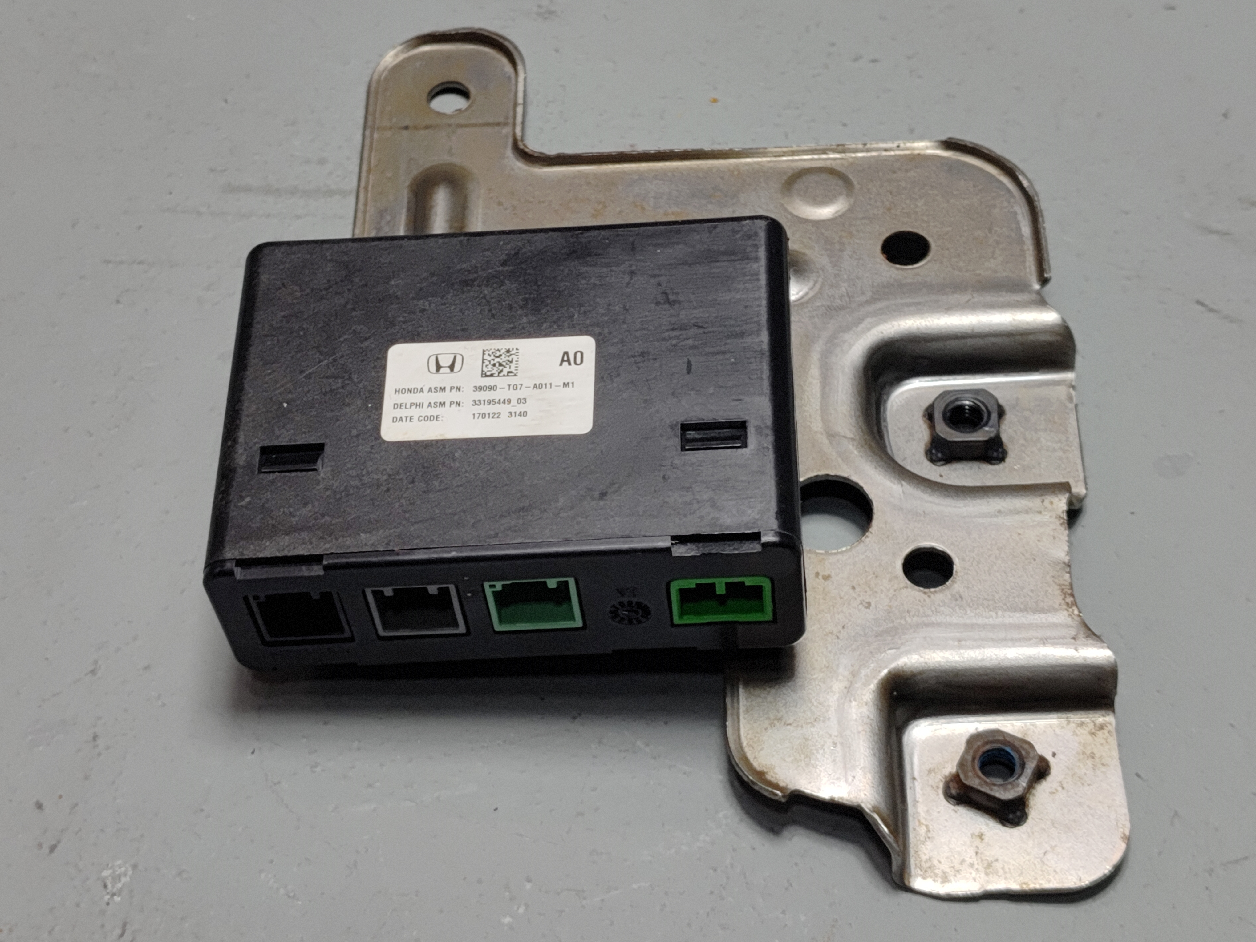 HONDA PILOT EX-L MEDIA HUB CONTROL MODULE UNIT 2016-2018 OEM