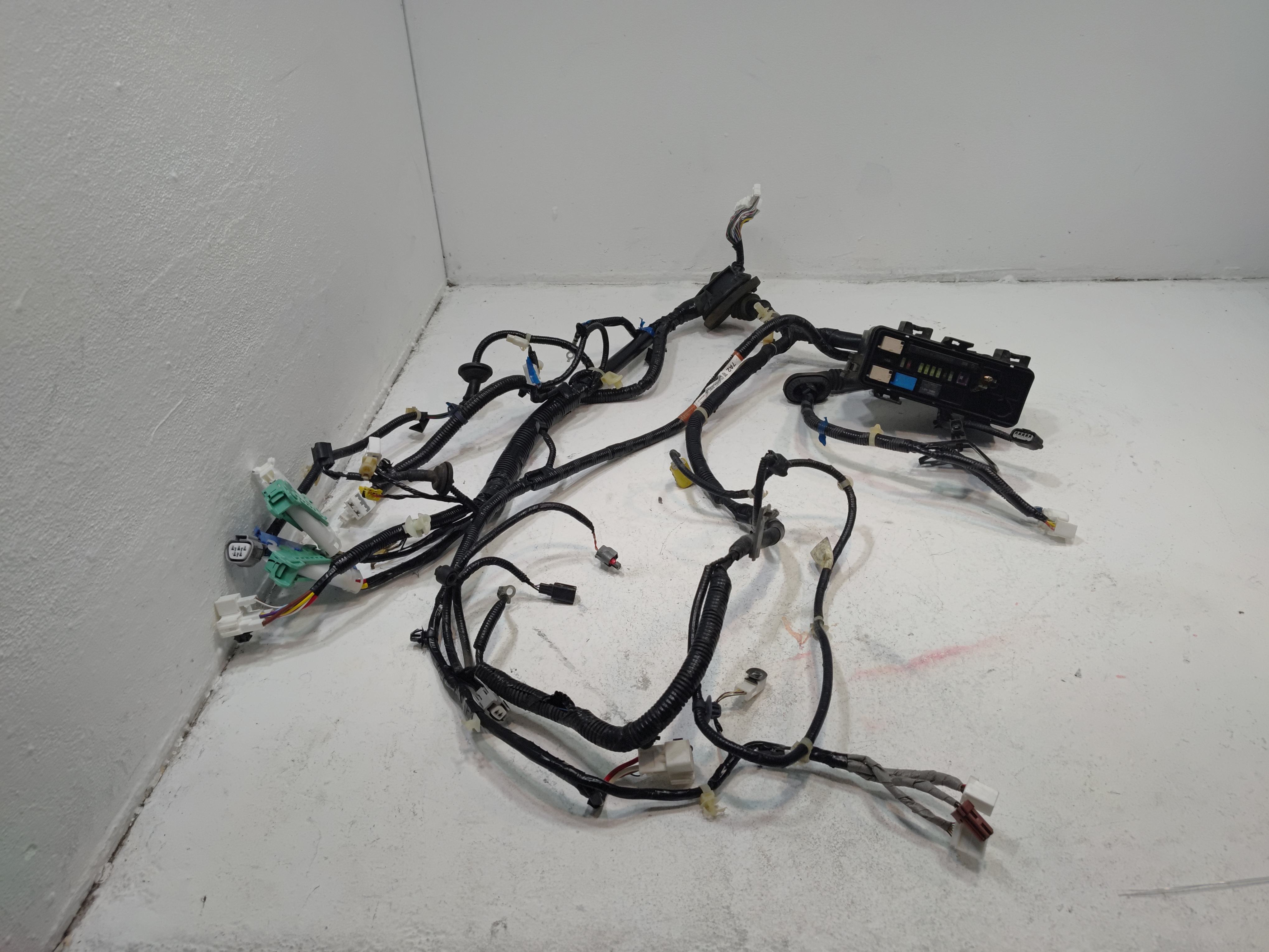2016-2018 HONDA PILOT ENGINE ROOM LEFT SIDE WIRE WIRING HARNESS & FUSE BOX OEM