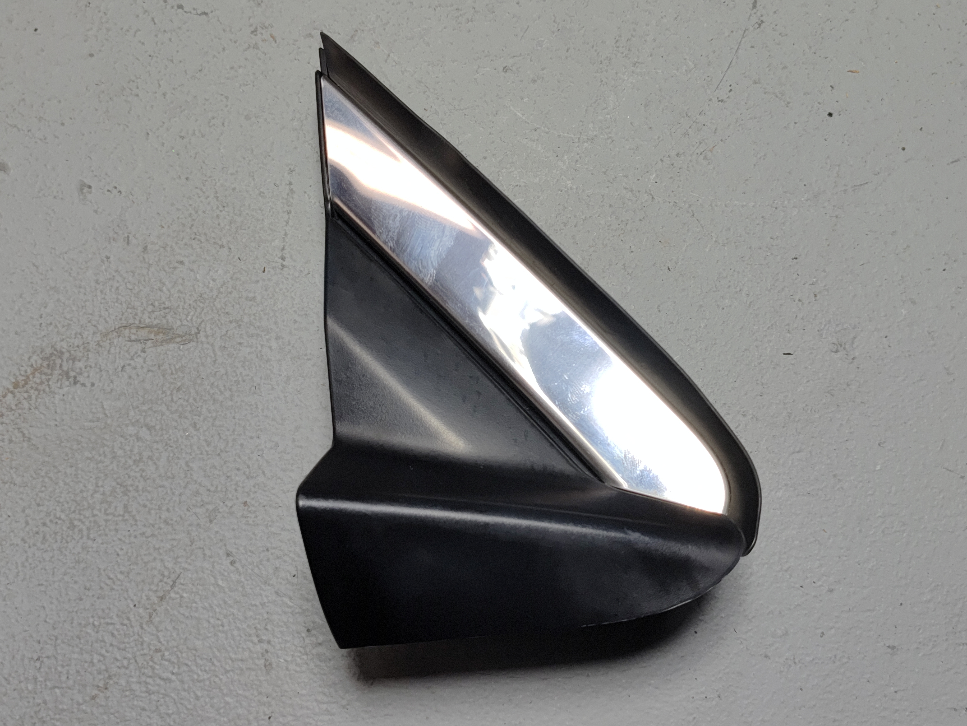 2016 - 2022 HONDA PILOT FRONT PASSENGER SIDE FENDER CORNER MOLDING OEM