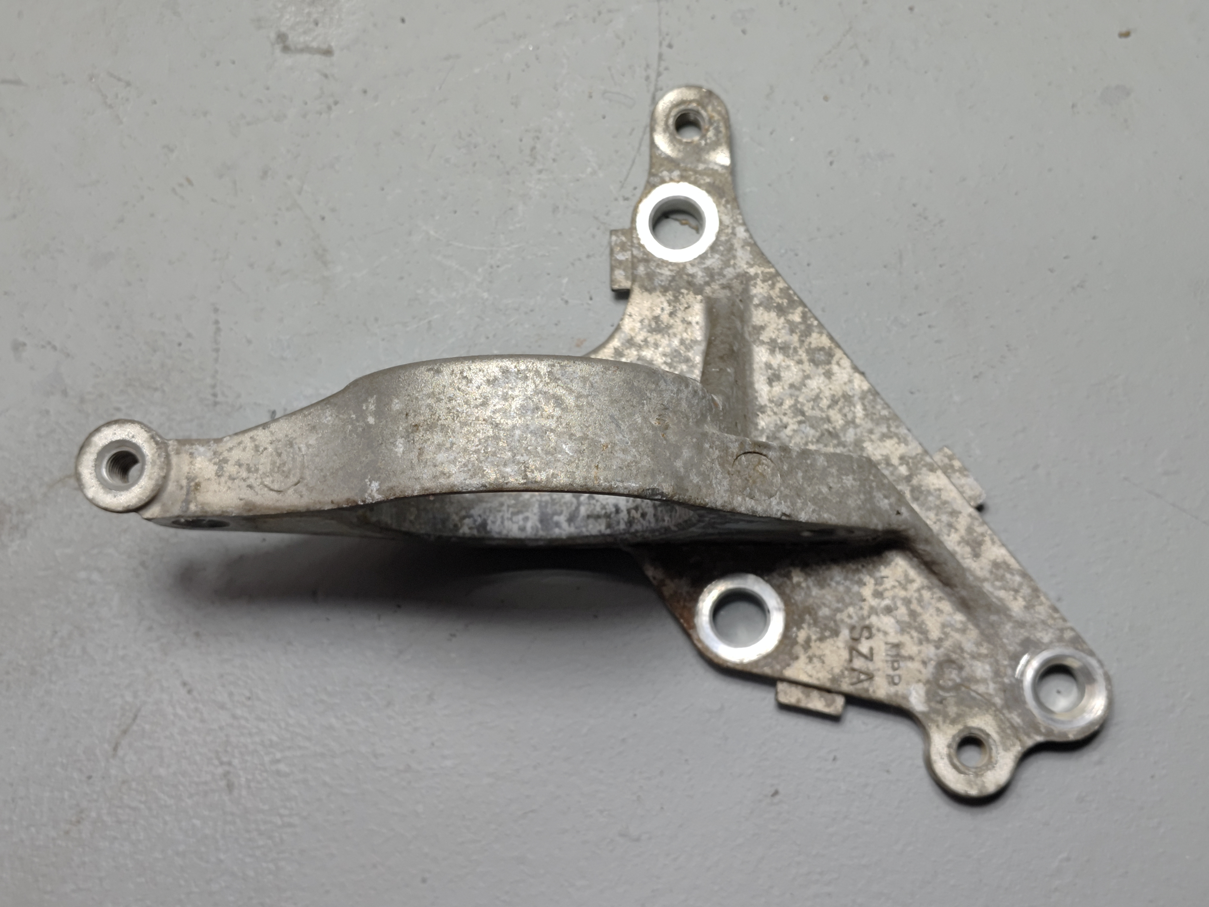 2012-20 HONDA PILOT 6 TRANS FRONT PASSENGER SIDE AXLE SHAFT BEARING BRACKET OEM