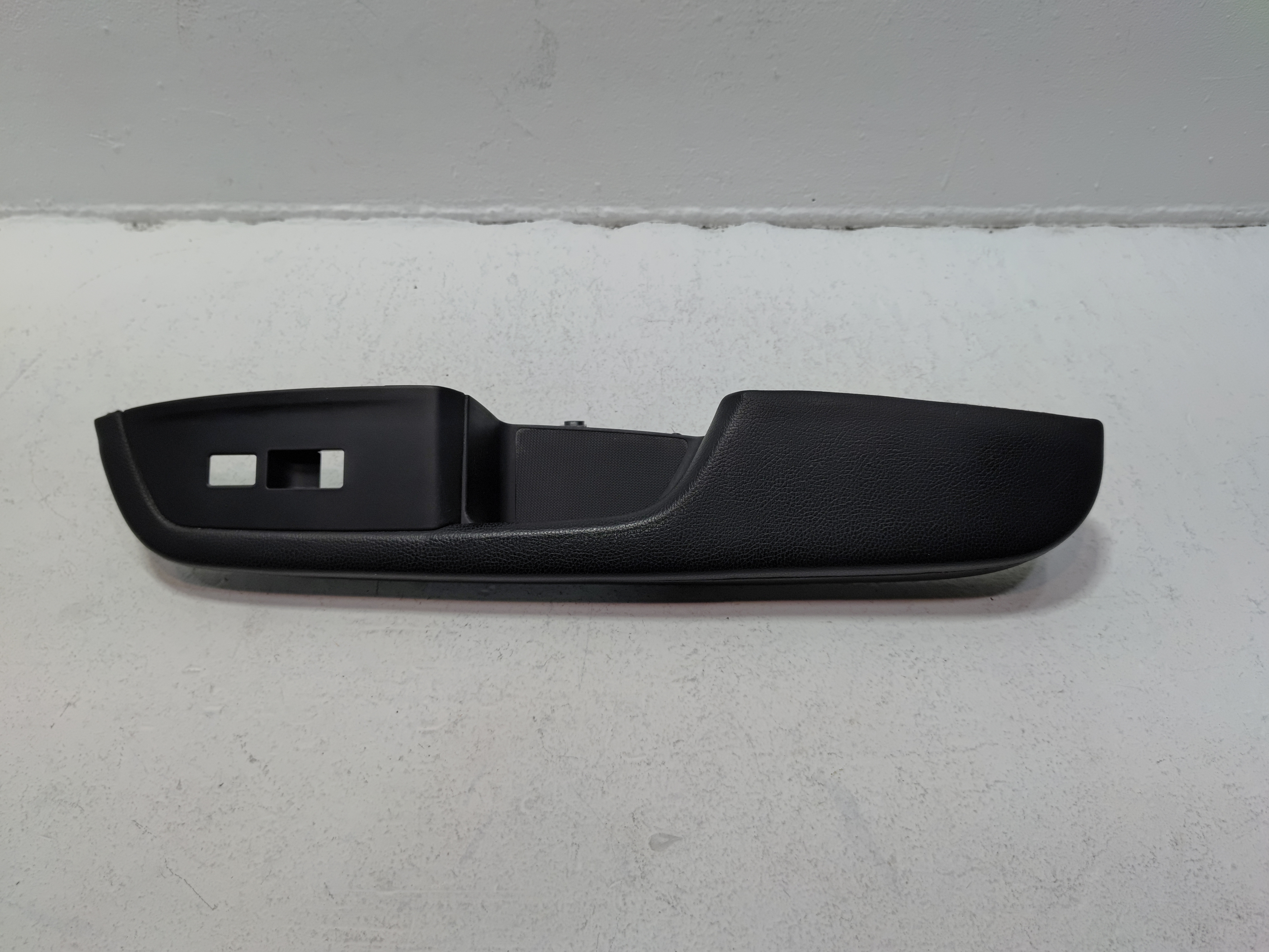 2016-2022 HONDA PILOT FRONT RIGHT PASSENGER SIDE DOOR ARMREST SWITCH BEZEL OEM