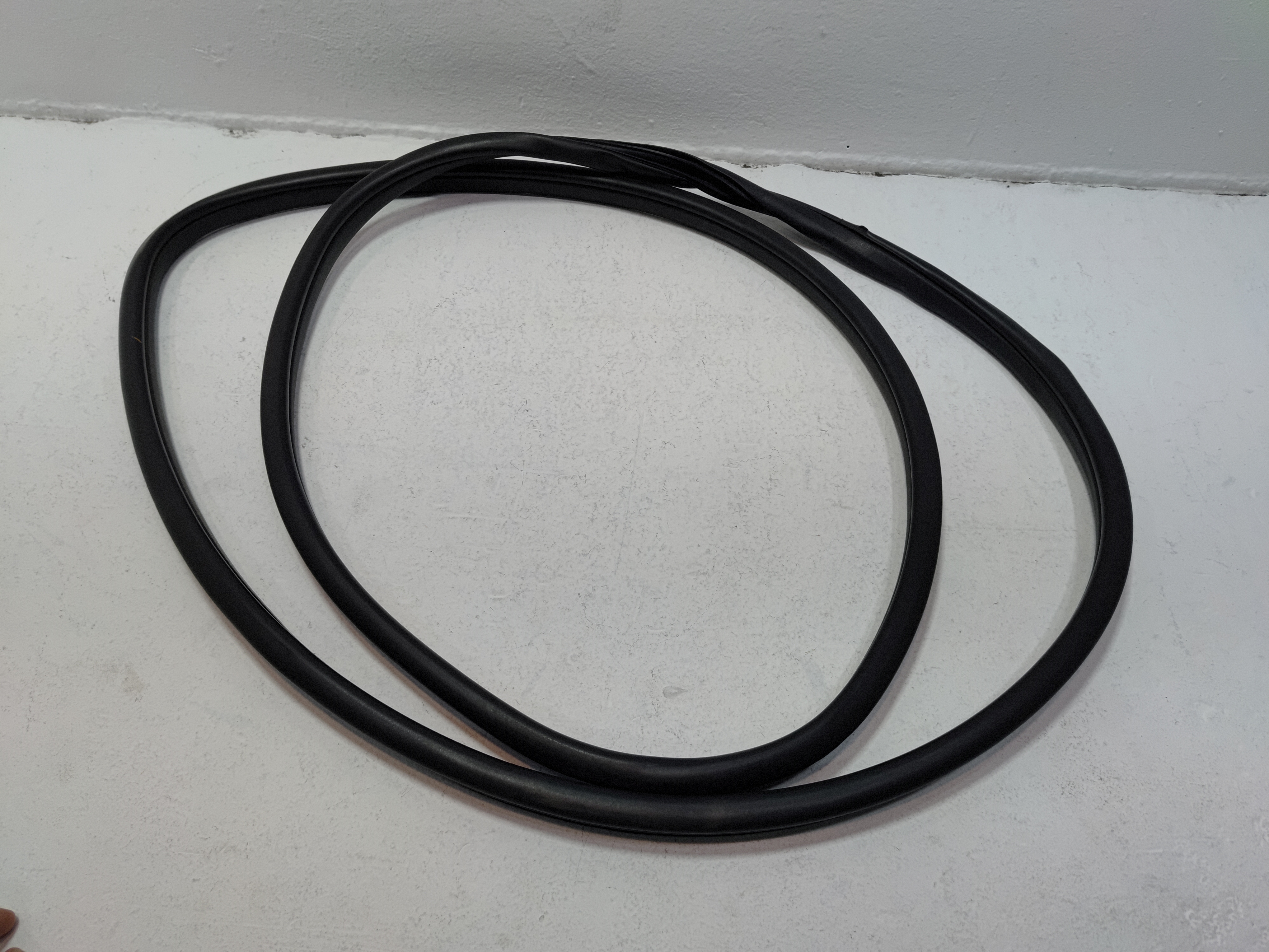 2016-2022 HONDA PILOT FRONT RIGHT PASSENGER SIDE DOOR BODY WEATHERSTRIP SEAL OEM