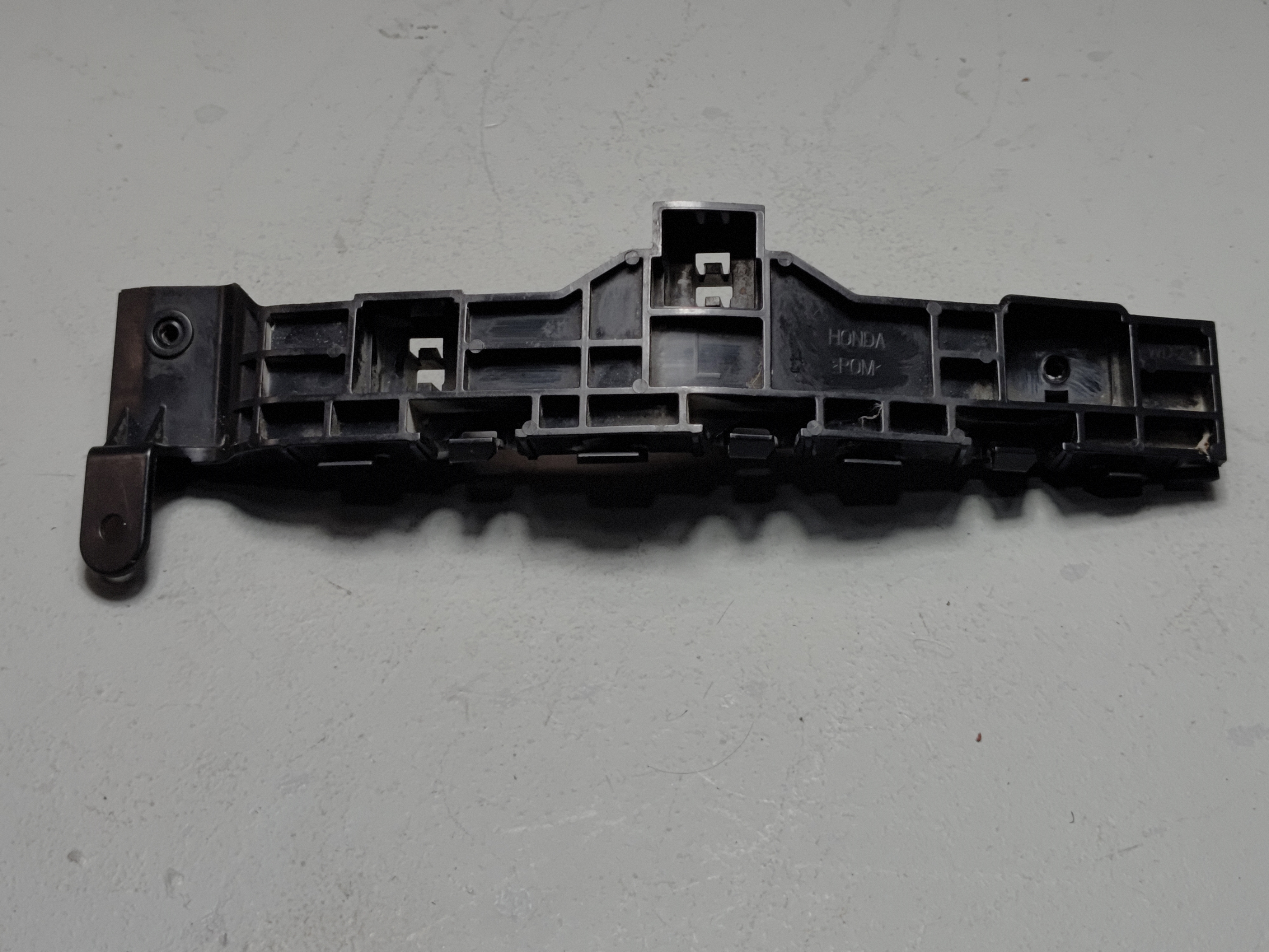 2016 - 2018 HONDA PILOT FRONT BUMPER LEFT DRIVER SIDE MOUNT SUPPORT BRACKET OEM