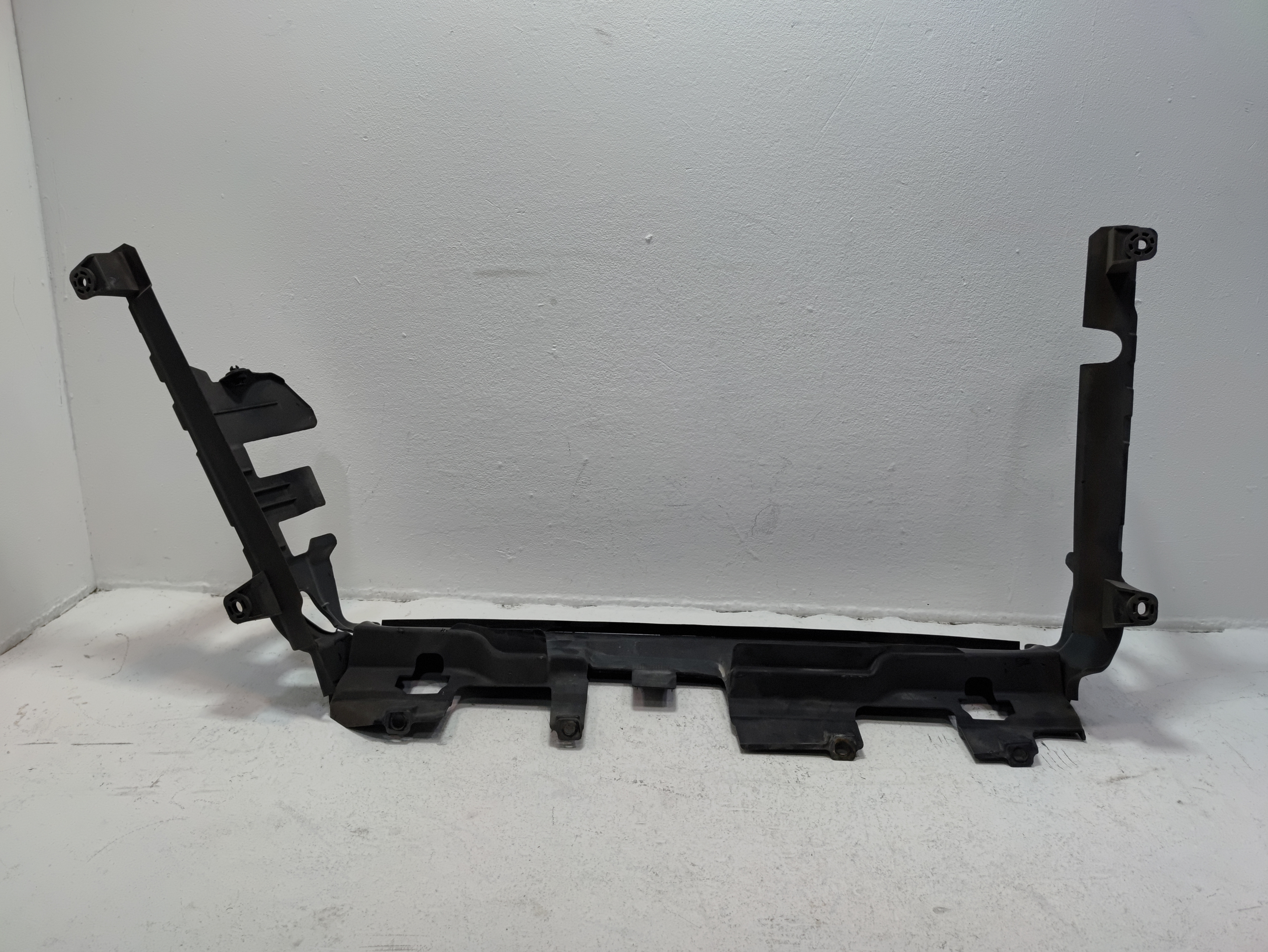 2016-2018 HONDA PILOT FRONT RADIATOR SUPPORT LOWER AIR GUIDE COVER OEM