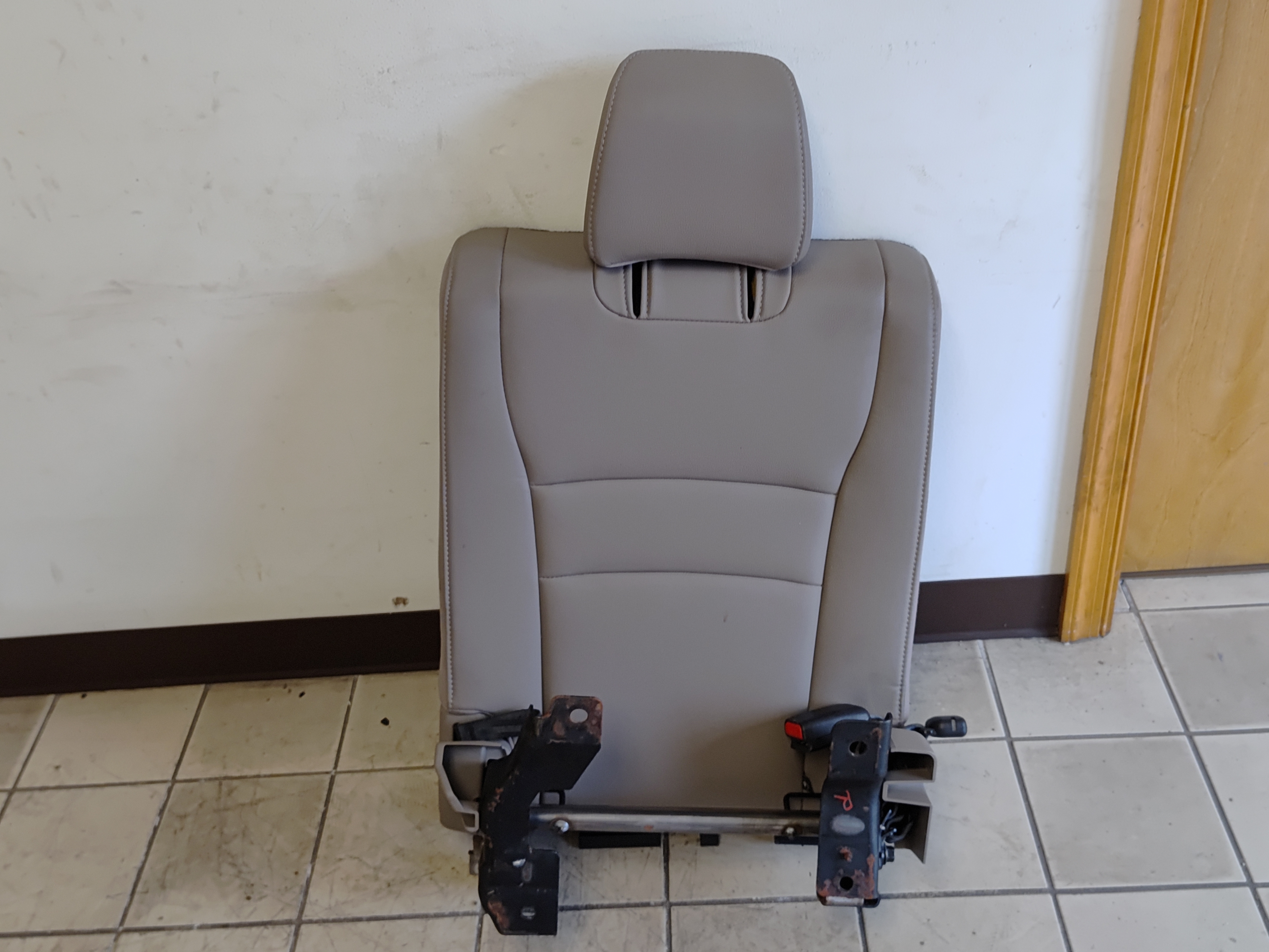 2016-2022 HONDA PILOT REAR 3RD ROW SEAT PASSENGER SIDE UPPER BACK CUSHION OEM