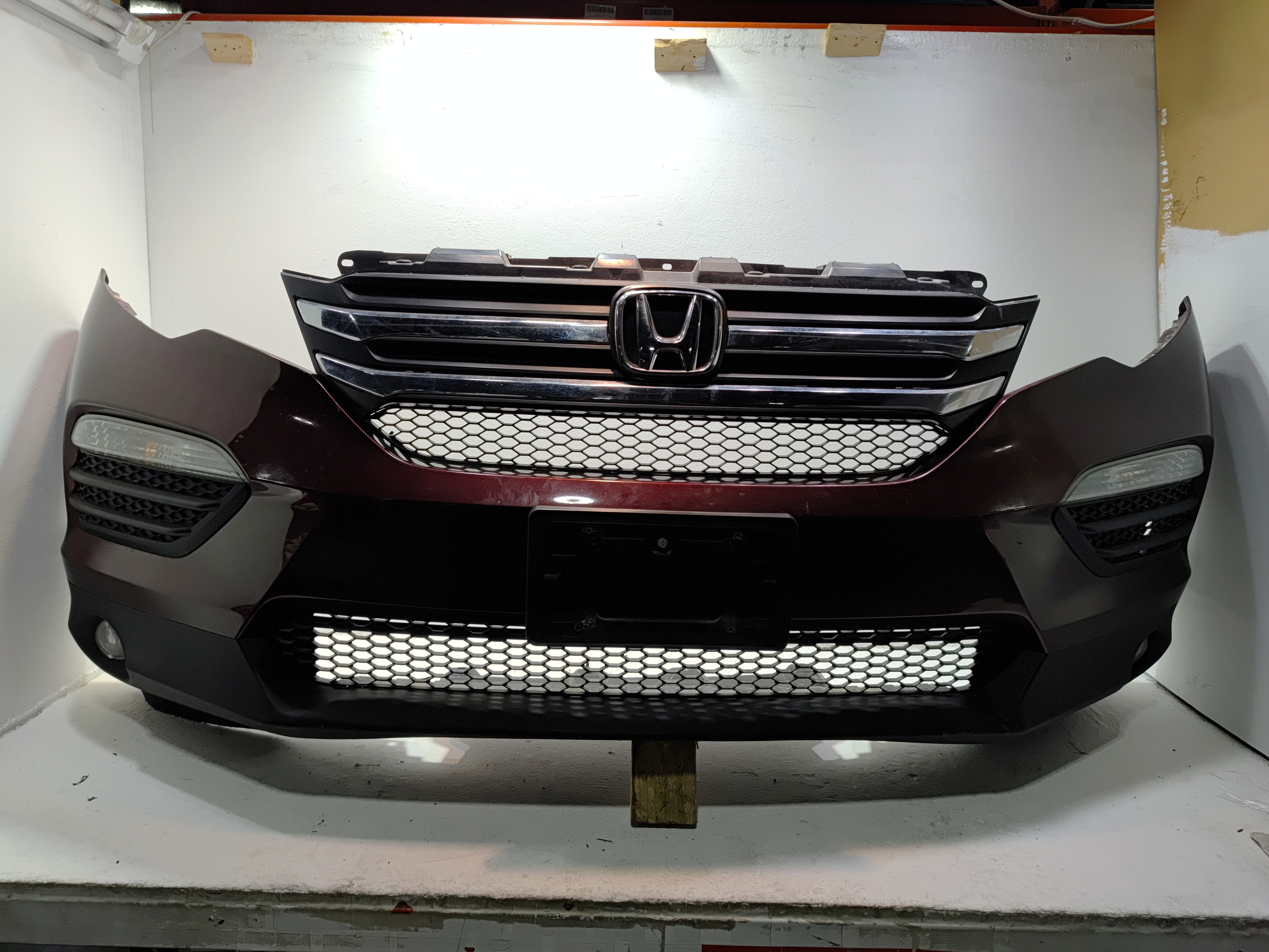 2016-2018 HONDA PILOT FRONT BUMPER COVER ASSEMBLY W/ FOG & TURN LIGHS R529P OEM