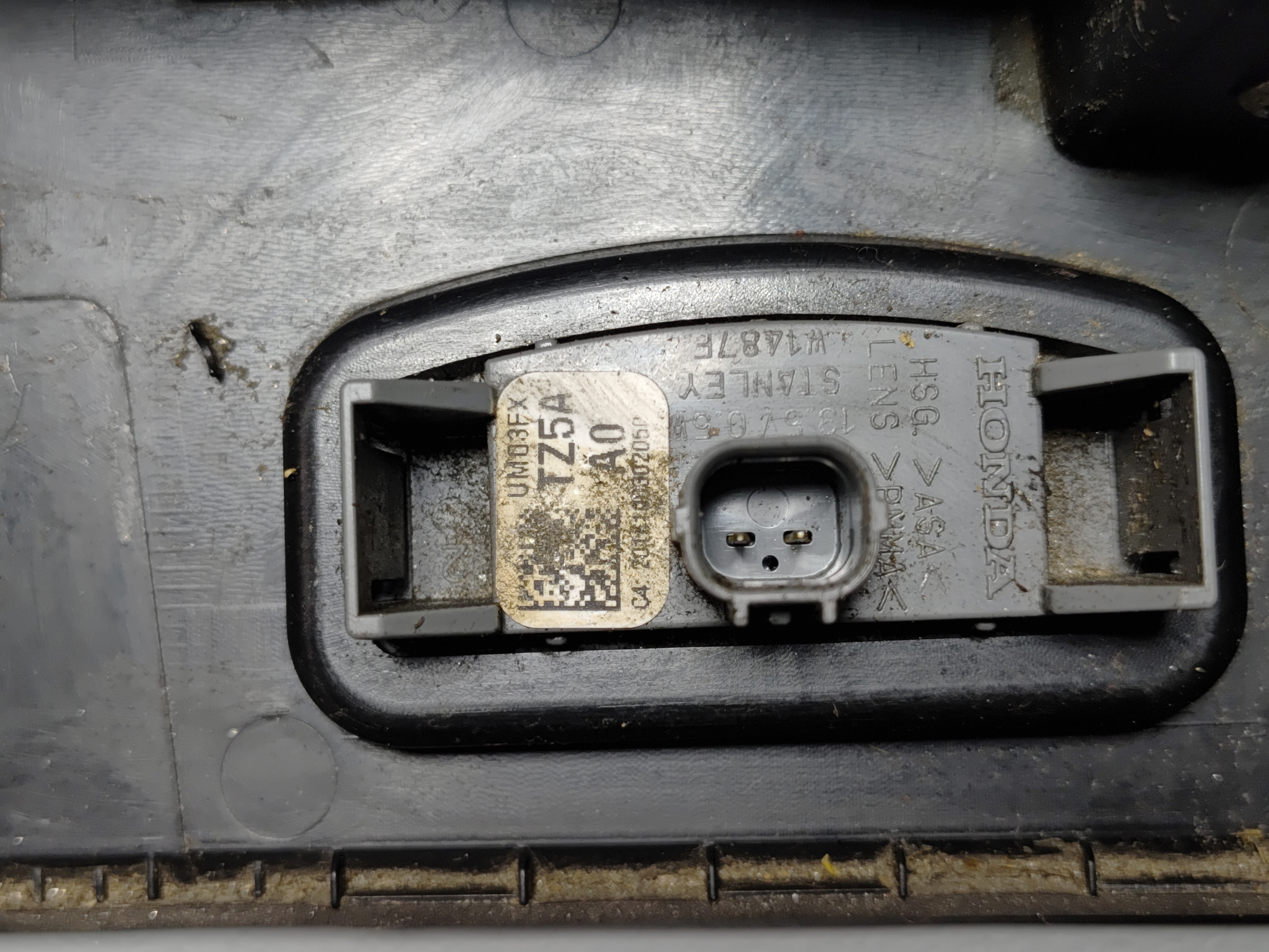 ACURA MDX REAR GARNISH LIFTGATE LICENSE PLATE LAMP MOLDING 2014 - 2020 OEM