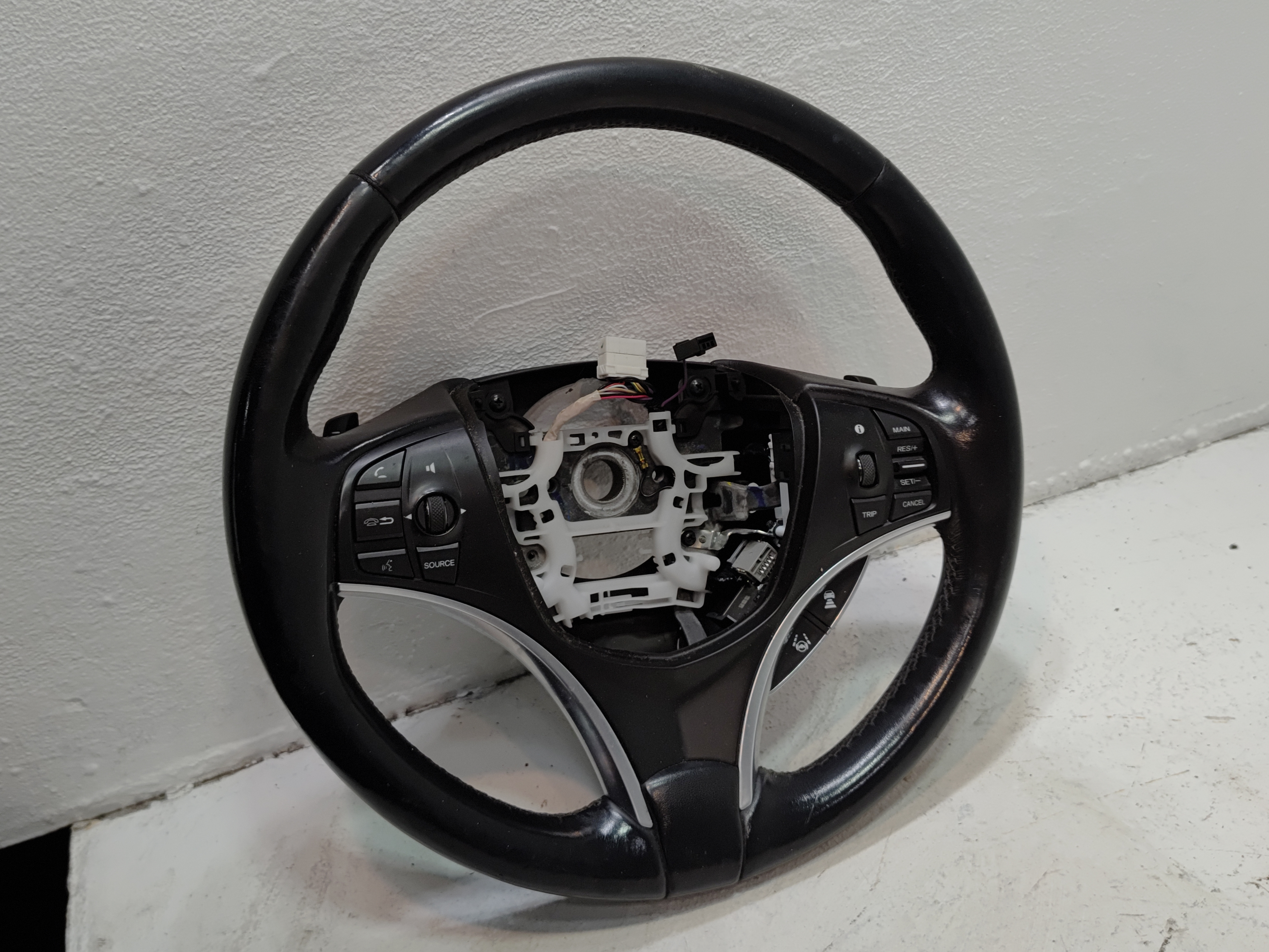 ACURA MDX 2014-2018 STEERING WHEEL LEATHER & SWITCH BUTTON W/OUT HEATED OEM