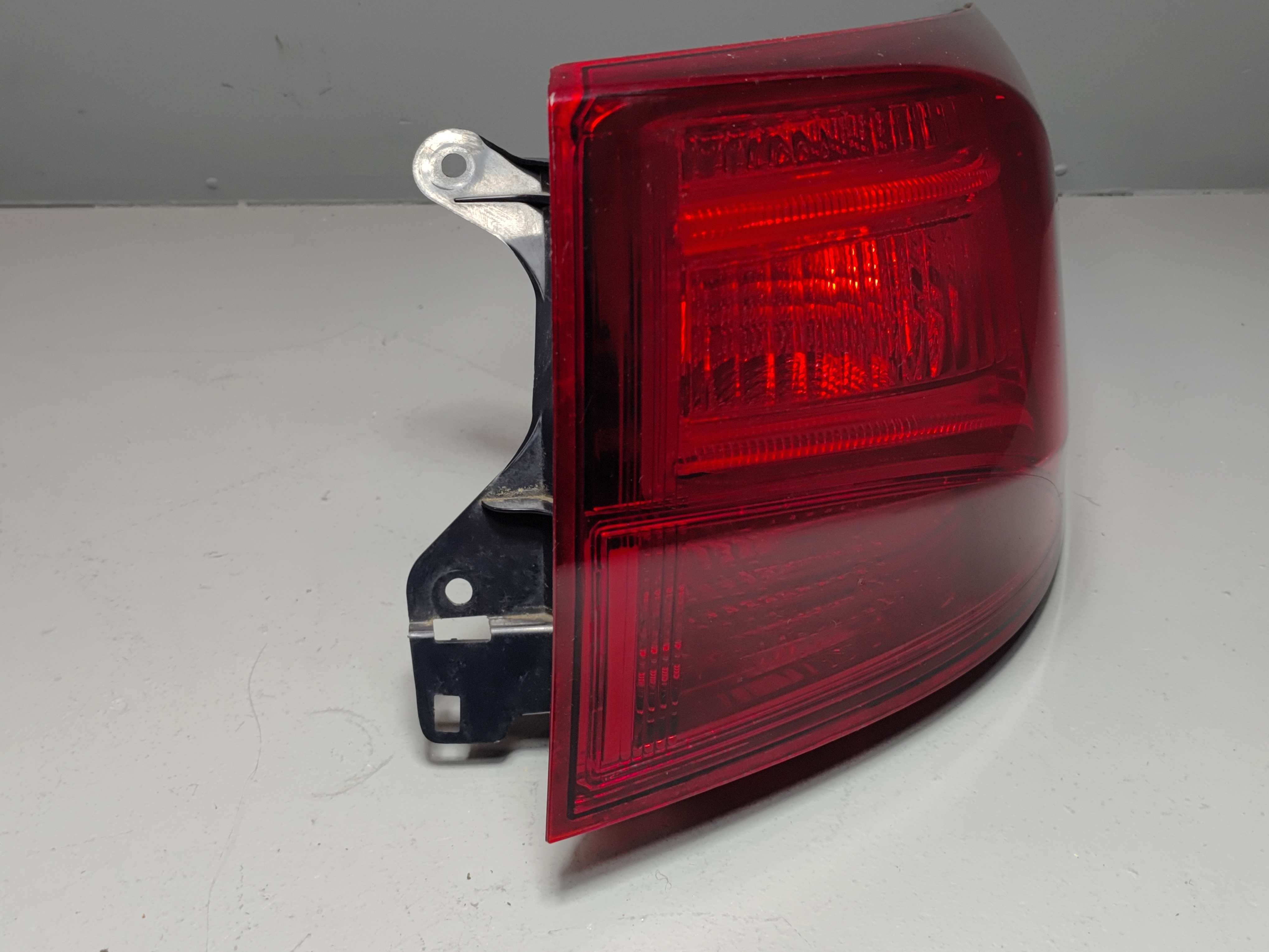 2014-2020 ACURA MDX REAR RIGHT PASSENGER SIDE OUTER TAILLIGHT LIGHT LAMP OEM